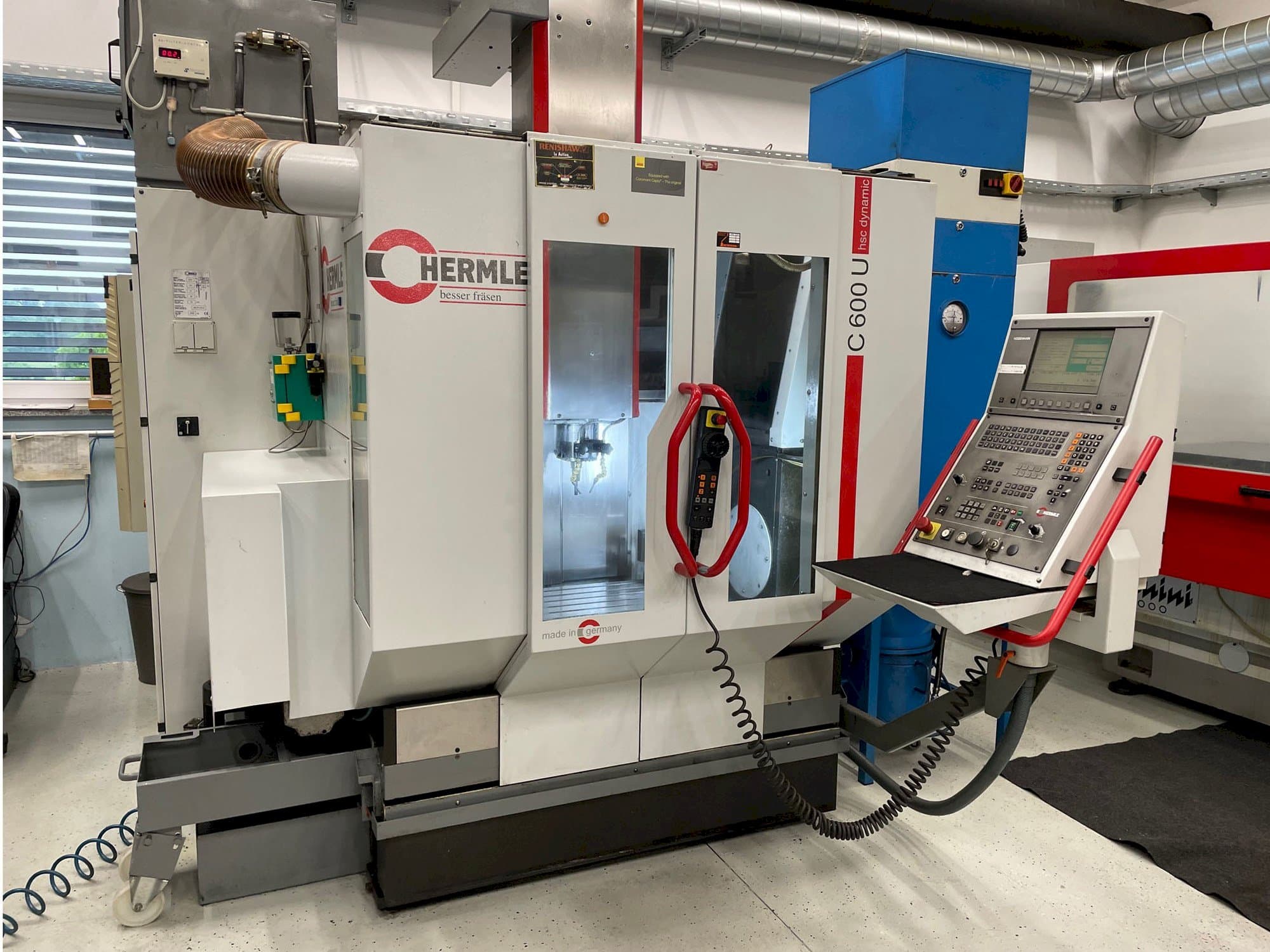 Vista frontale della macchina HERMLE C600U