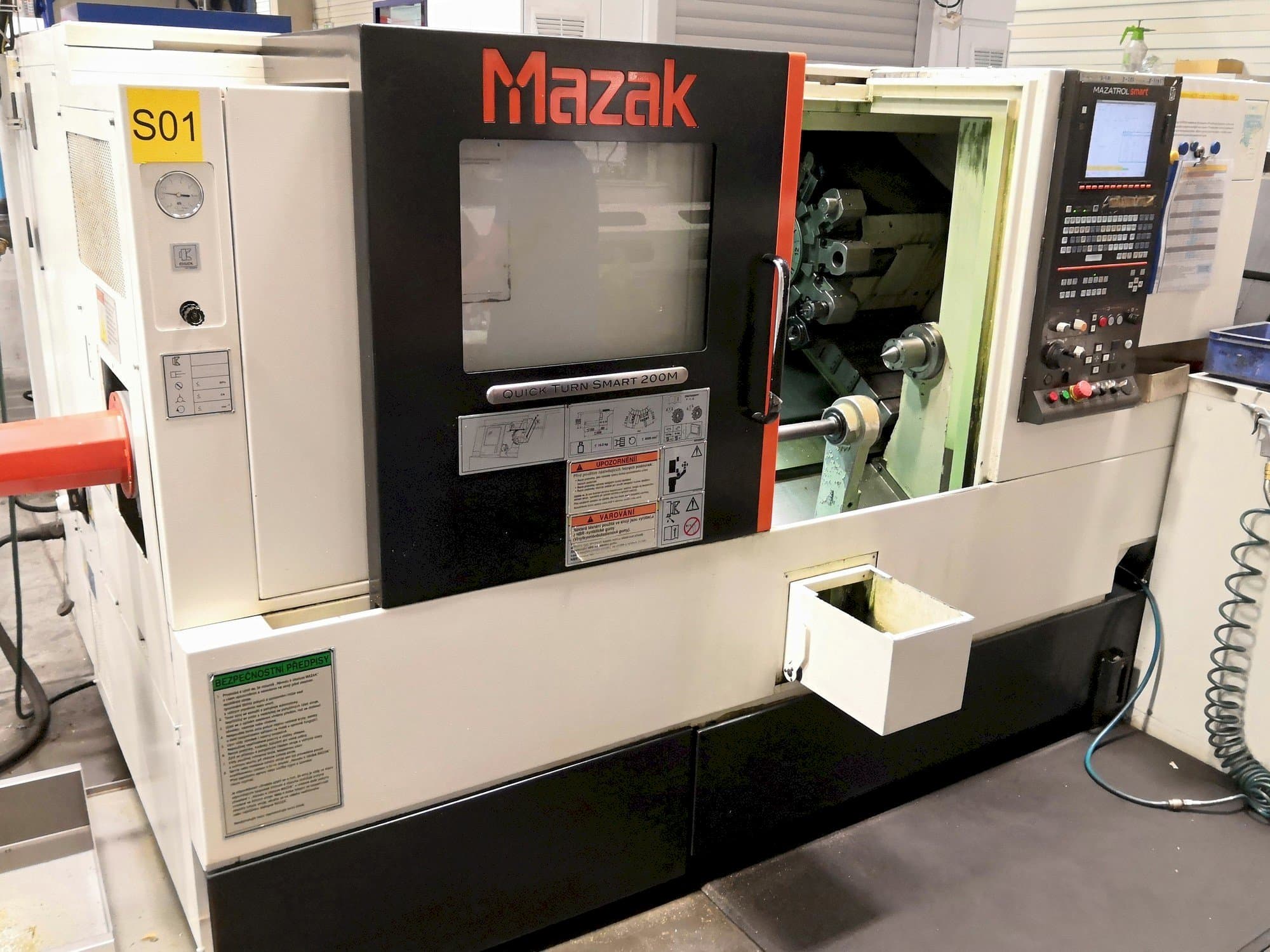 Vista frontale della macchina Mazak Quick Turn Smart 200M