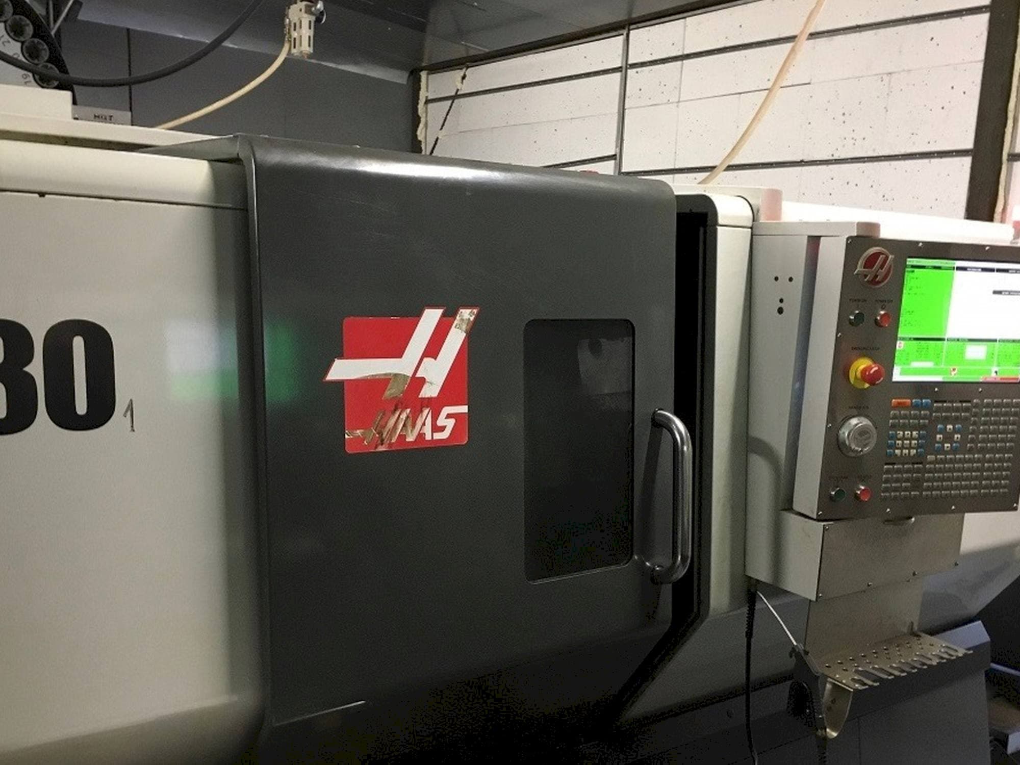 Vista frontale della macchina HAAS ST-30