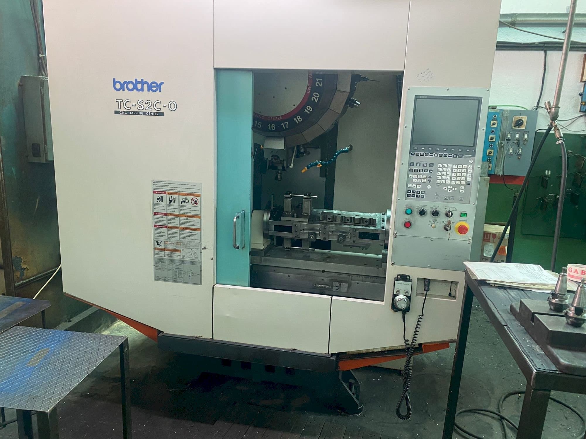 Vista frontale della macchina Brother TC-S2C-0