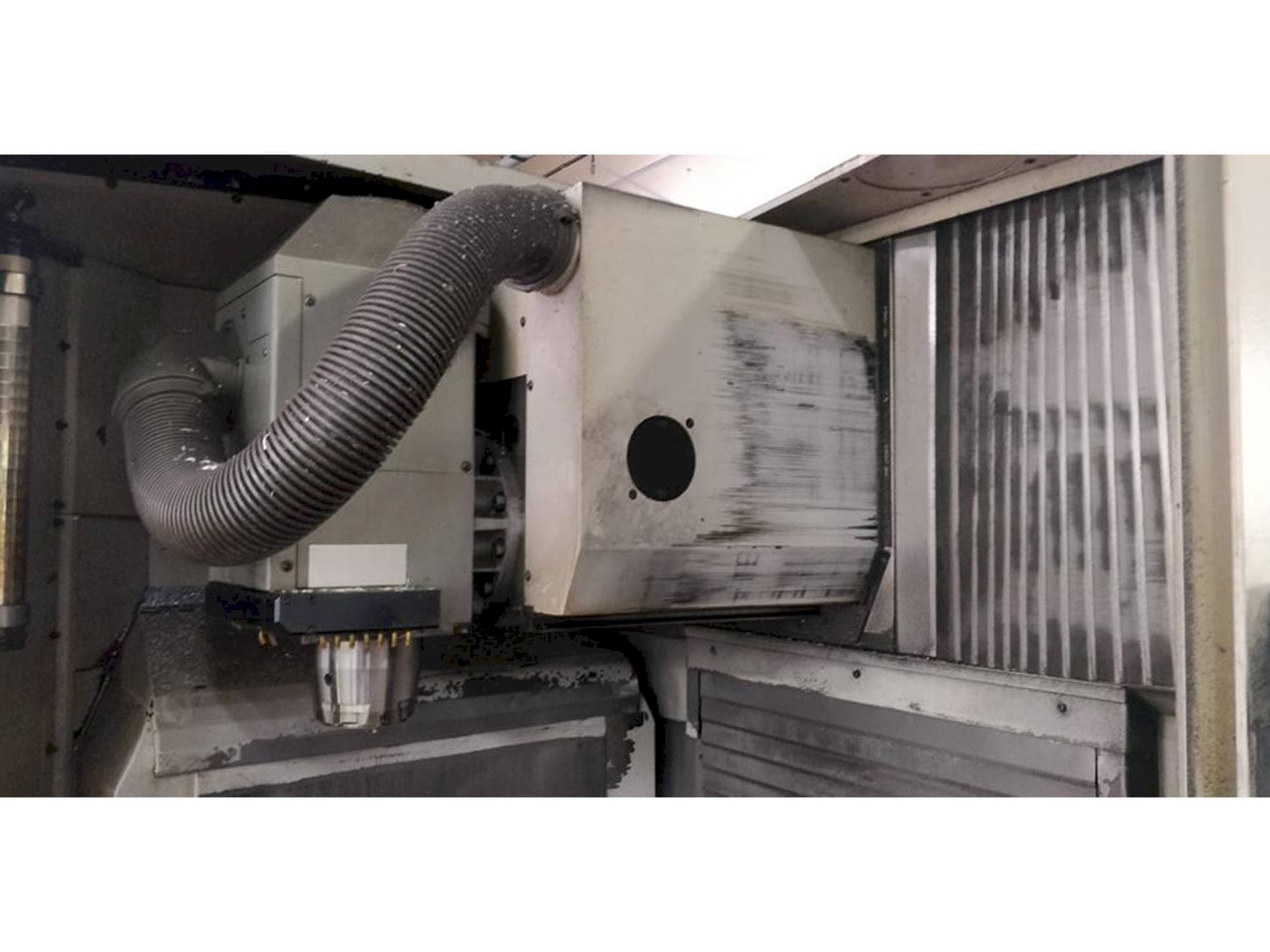 Vista frontale della macchina DECKEL MAHO (DMG) Type DMU 60 T