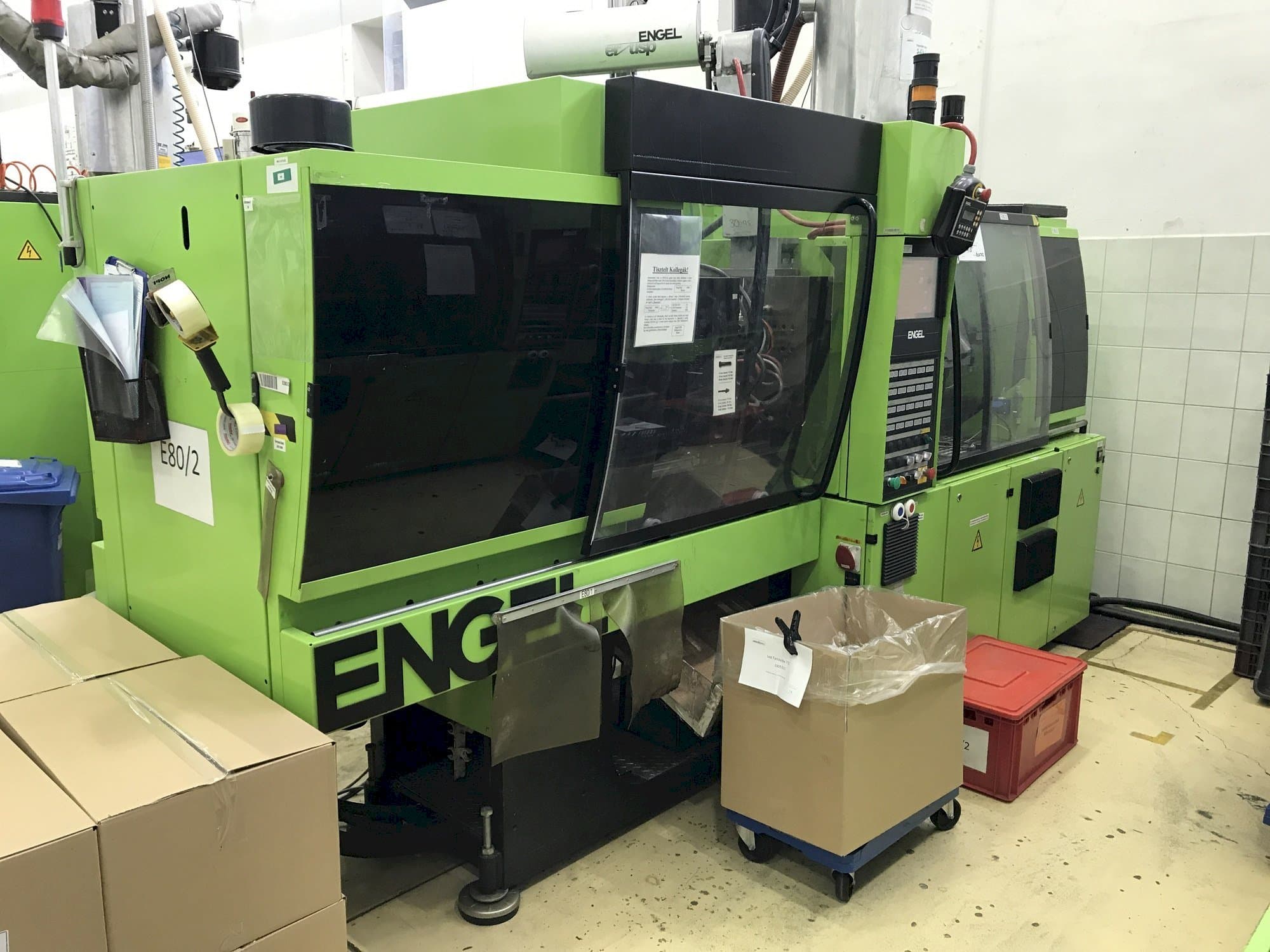 Vista frontale della macchina ENGEL VC 330/80 Tech