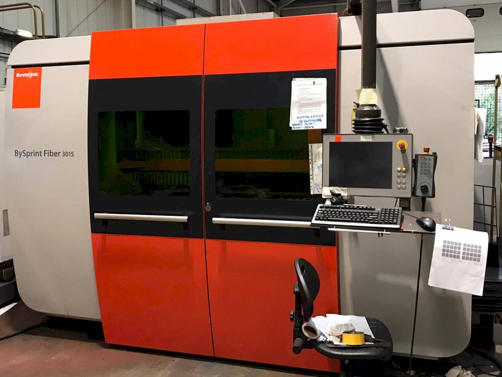 Vista frontale della macchina Bystronic BySprint Fiber 3015
