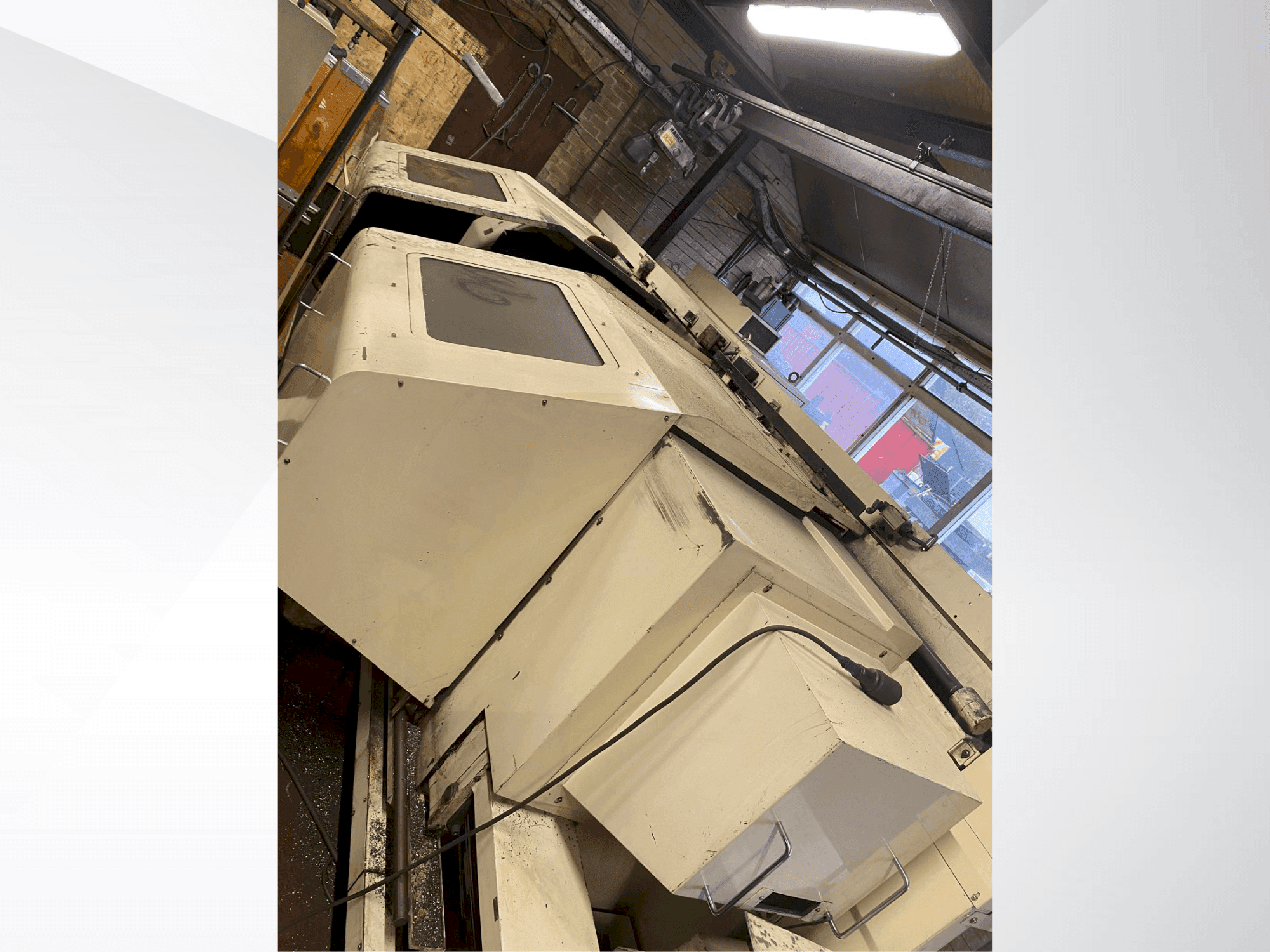 Vista frontale della macchina Okuma LH35-N