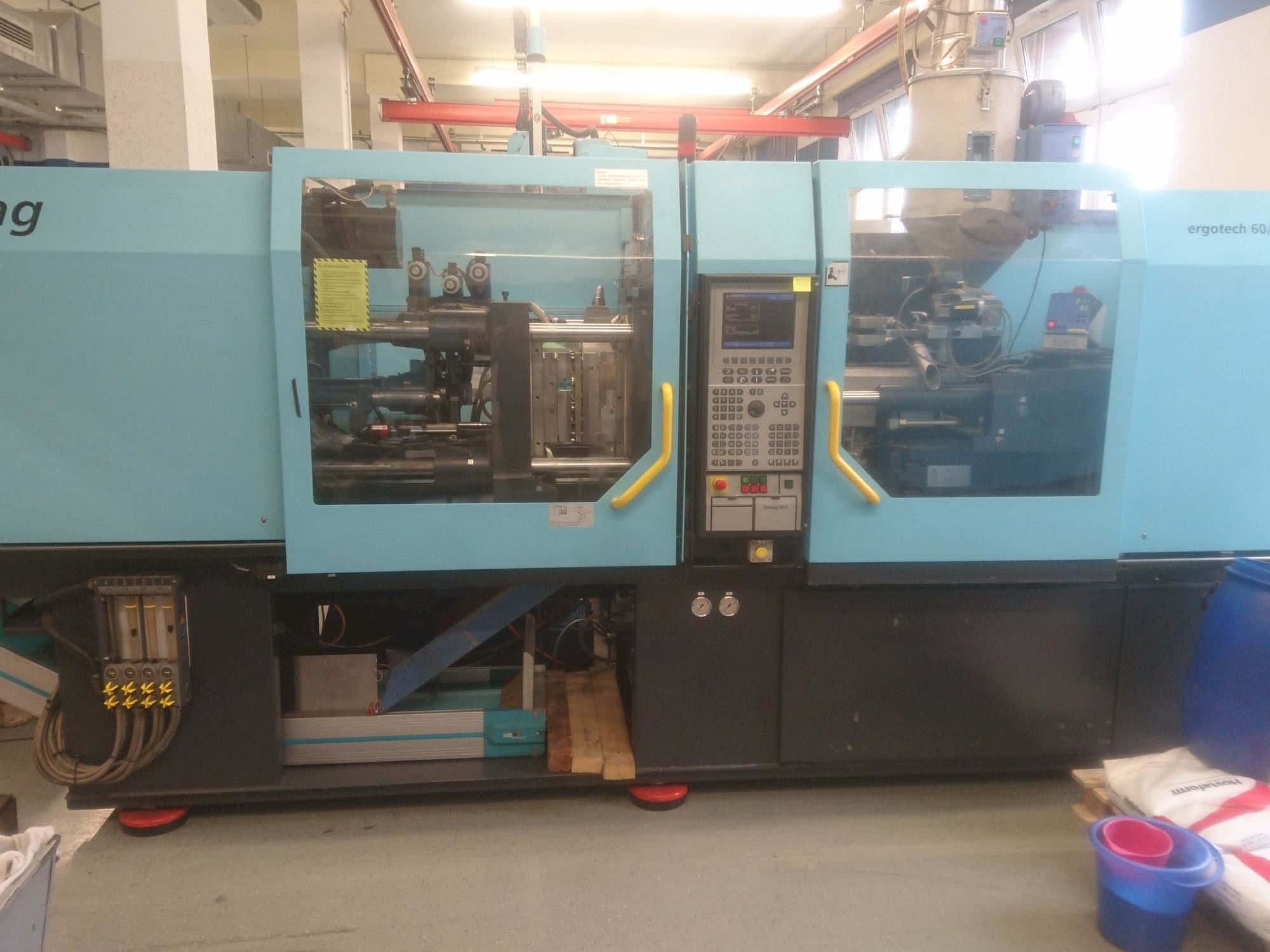 Vista frontale della macchina DEMAG Ergotech 60/370-310 EL EXIS E