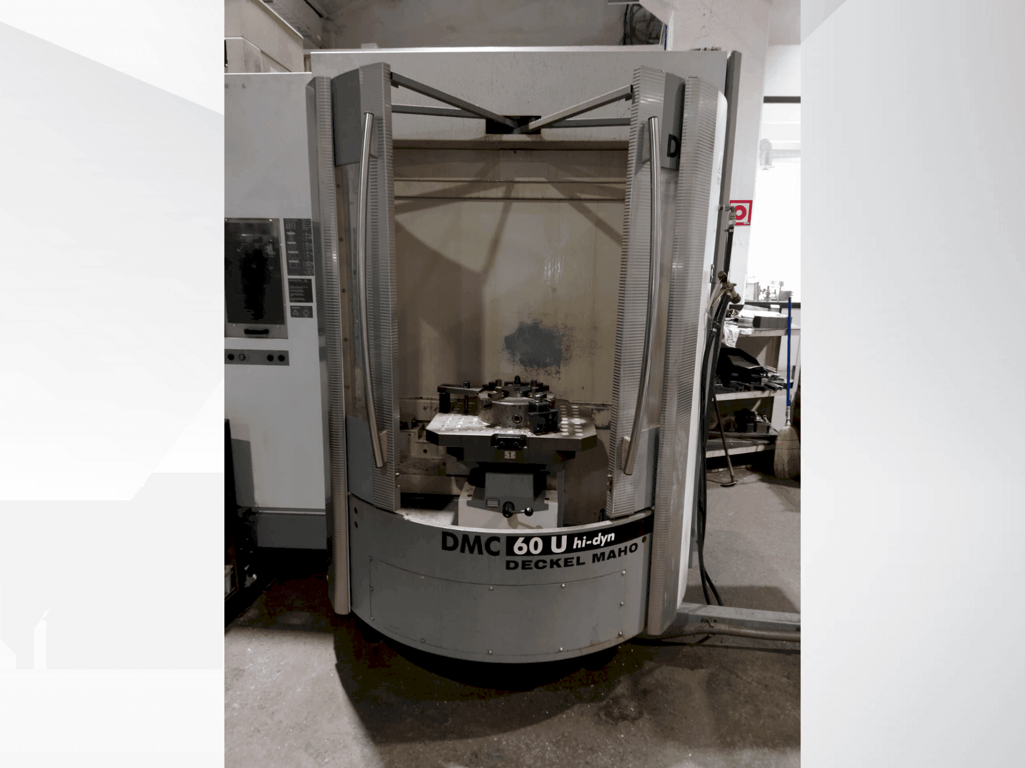 Vista frontale della macchina DECKEL DMC 60 U hi-dyn