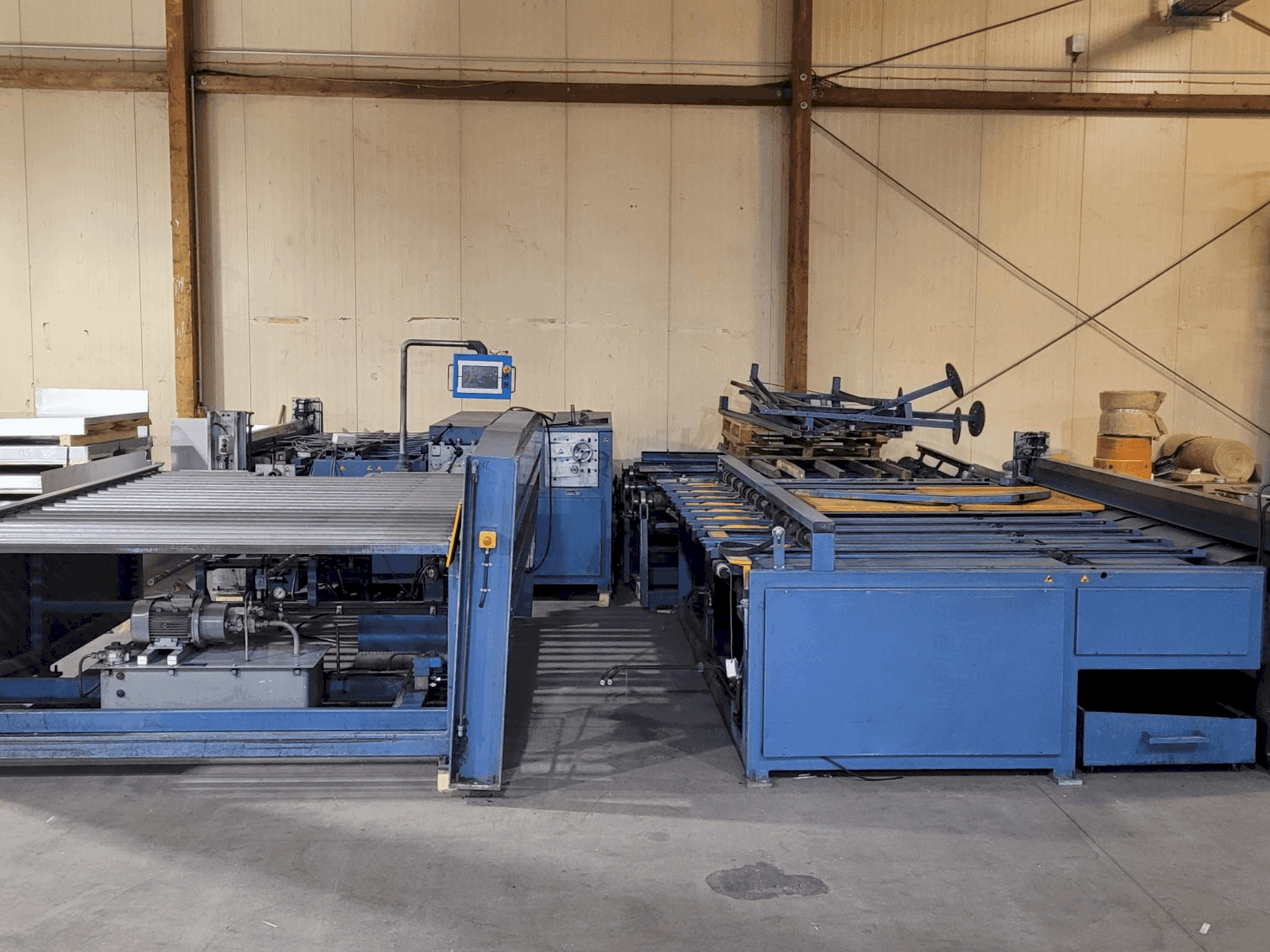 Vista frontale della macchina TWIN SEAM KA 2000-3000