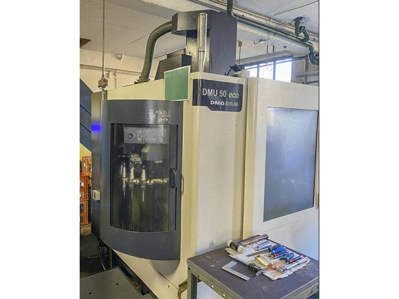 Vista frontale della macchina DMG MORI DMU 50 eco