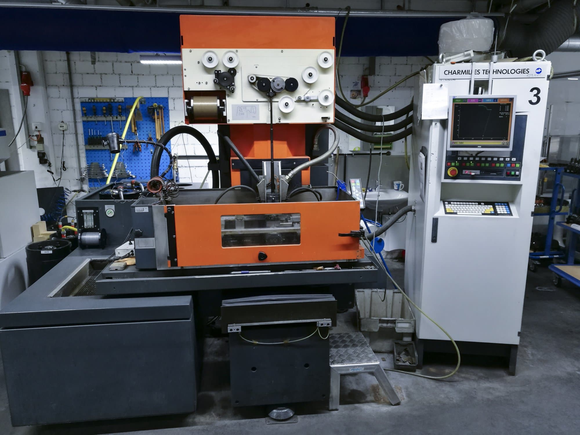 Vista frontale della macchina CHARMILLES ROBOFIL 2020-1