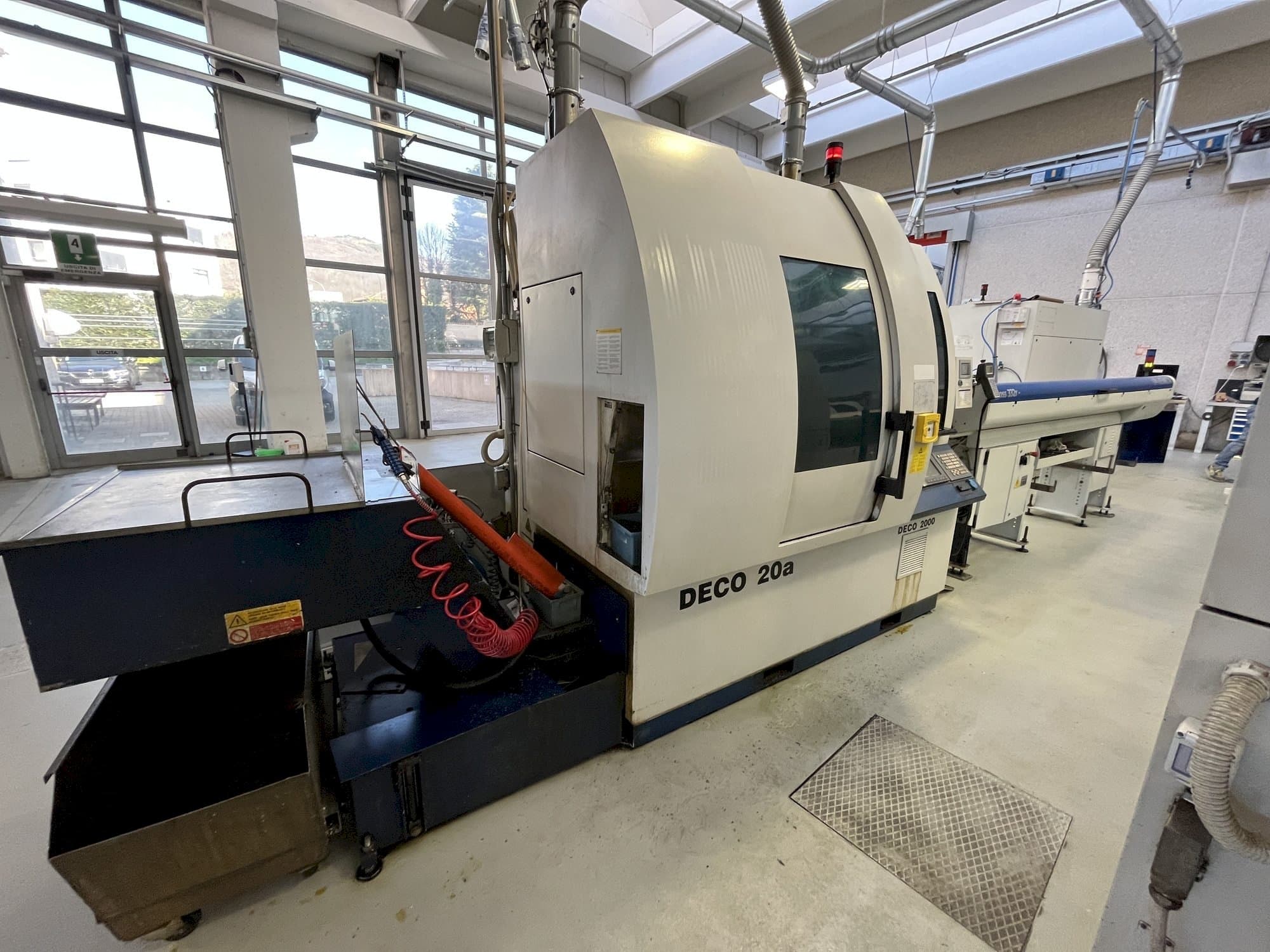 Vista frontale della macchina TORNOS DECO 20A