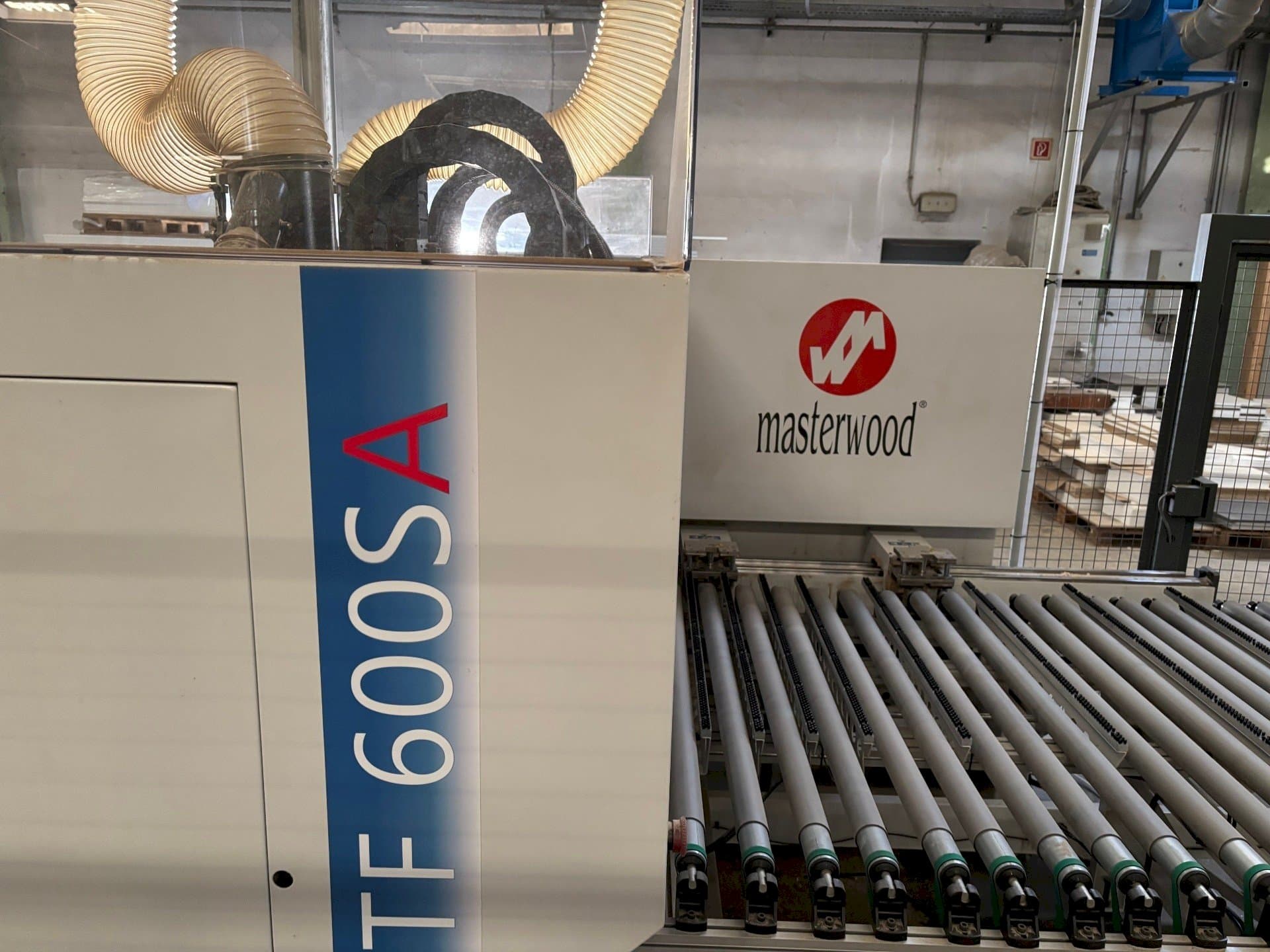 Vista frontale della macchina MASTERWOOD MASTERDRILL TF 600 SA