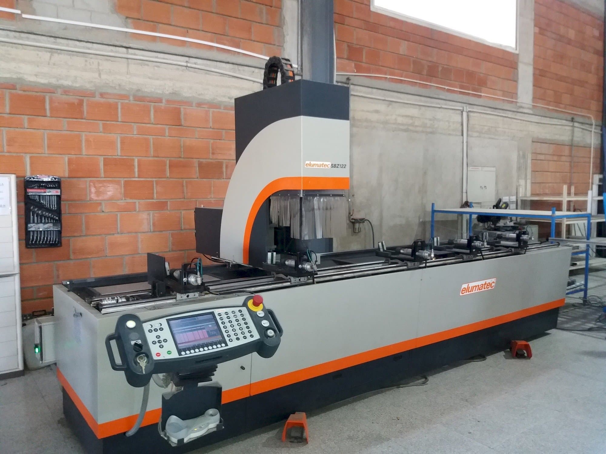 Vista frontale della macchina Elumatec Sbz 122