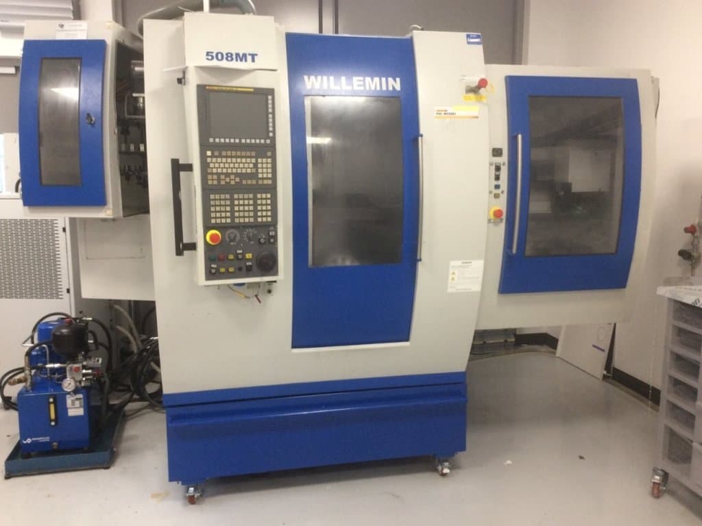 Vista frontale della macchina Willemin W 508MT