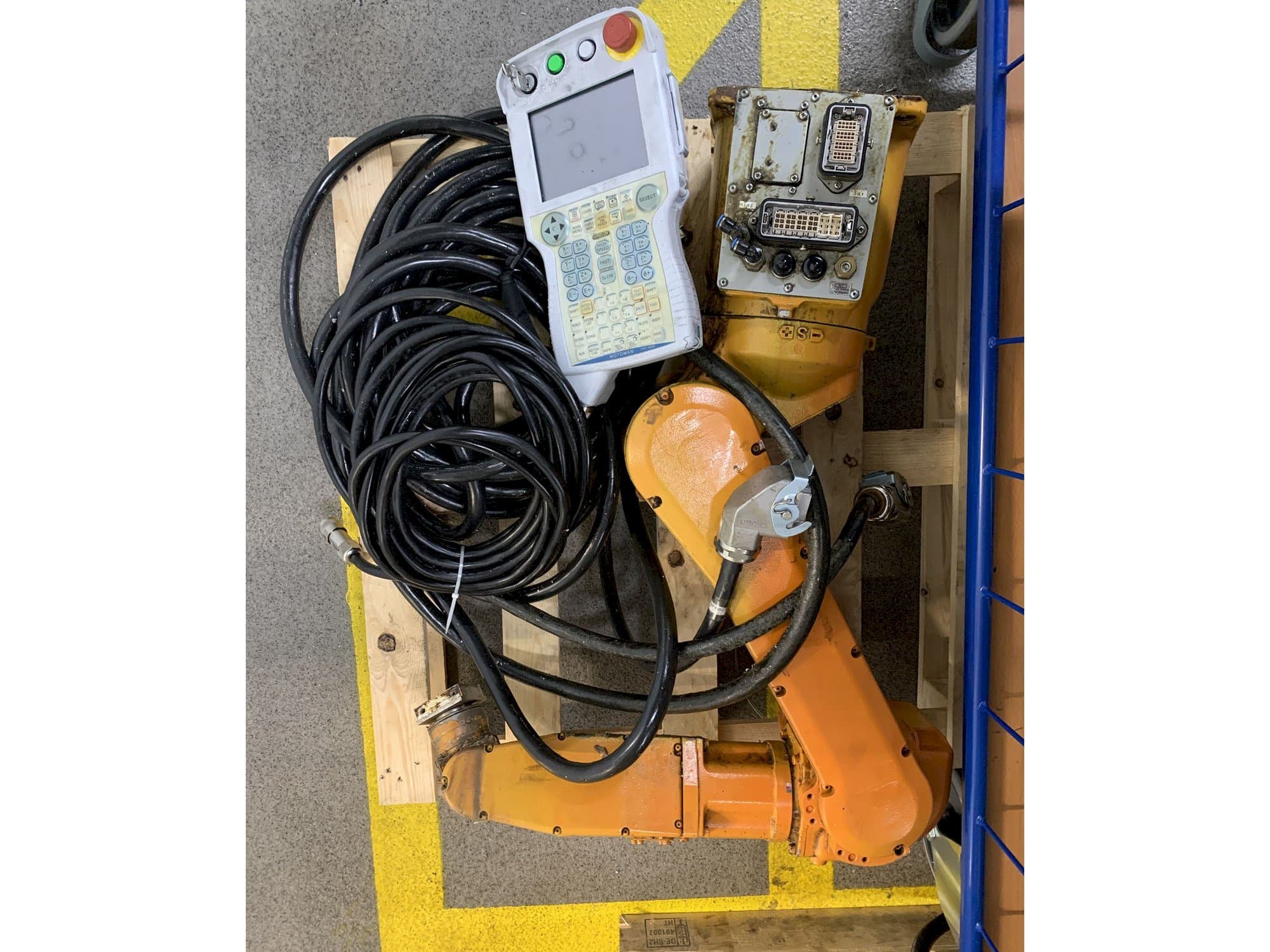 Vista frontale della macchina Yaskawa Motoman YR-MH005LS-A12