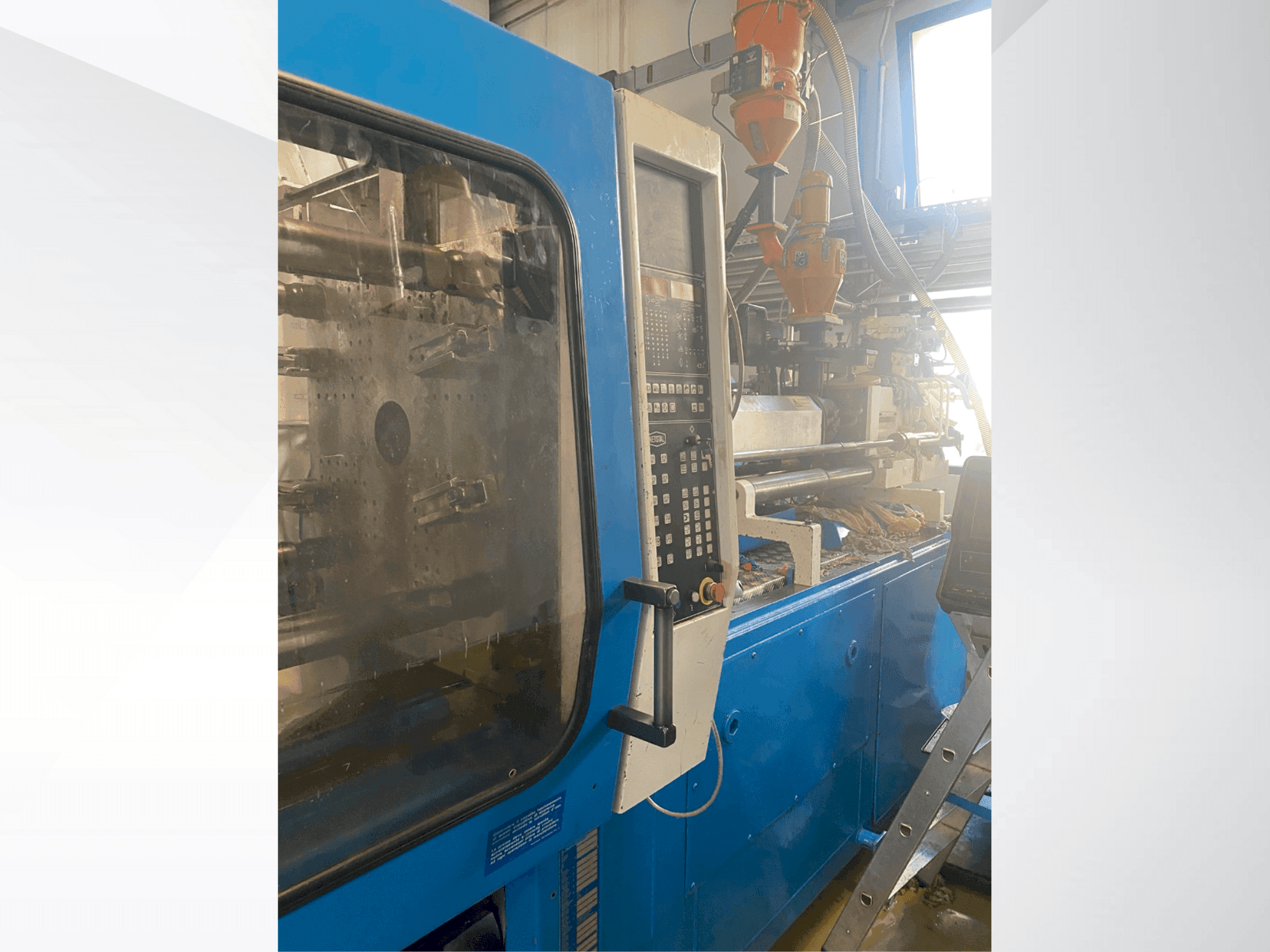 Vista frontale della macchina Netstal S-1000-460