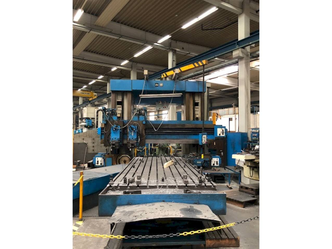 Vista frontale della macchina SHV FELD12 Q251