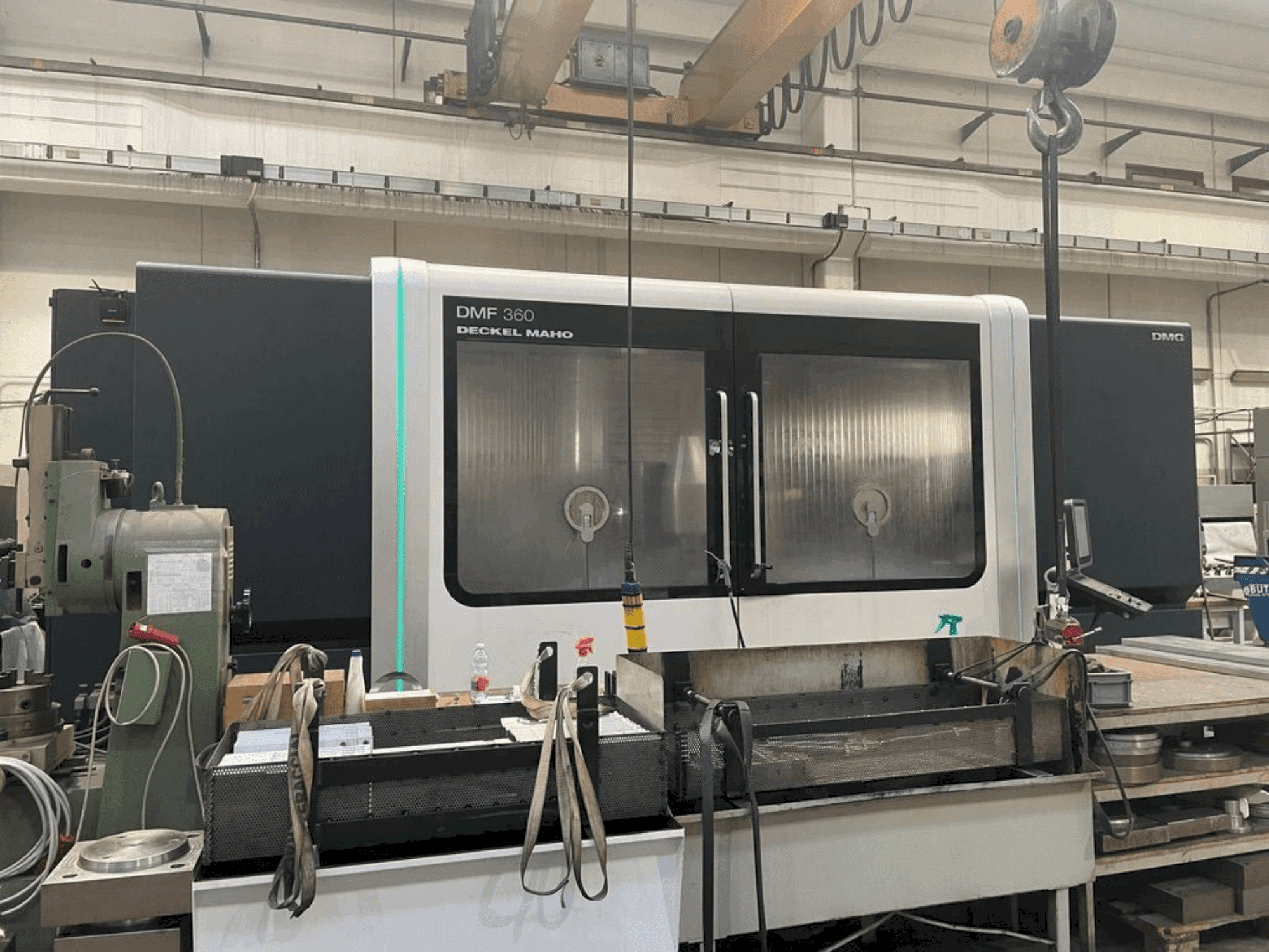 Vista frontale della macchina DMG DMF 360