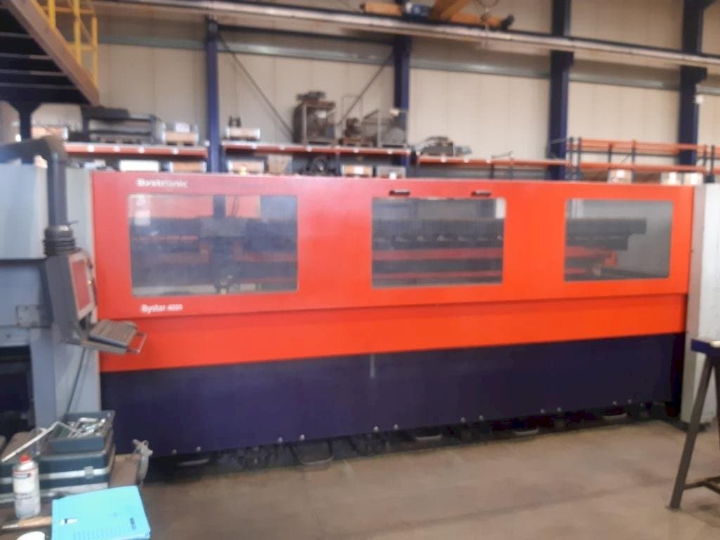 Vista frontale della macchina Bystronic Bystar 4020