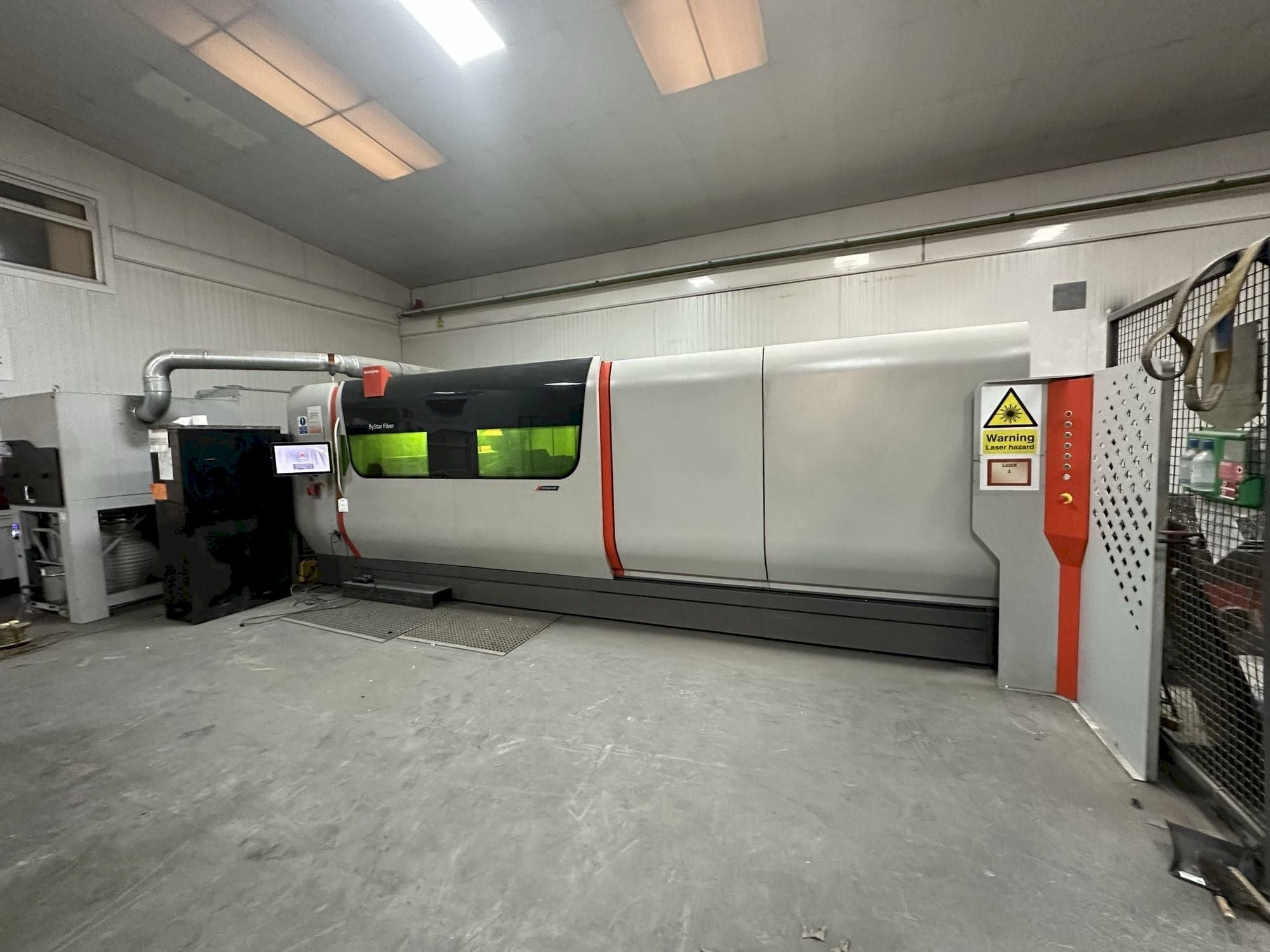 Vista frontale della macchina Bystronic Bystar 4020 6KW Fibre with ByTrans
