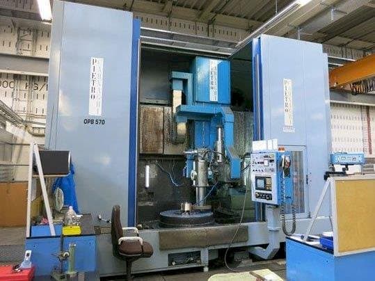 Vista frontale della macchina PIETRO CARNAGHI ATF 8 SH