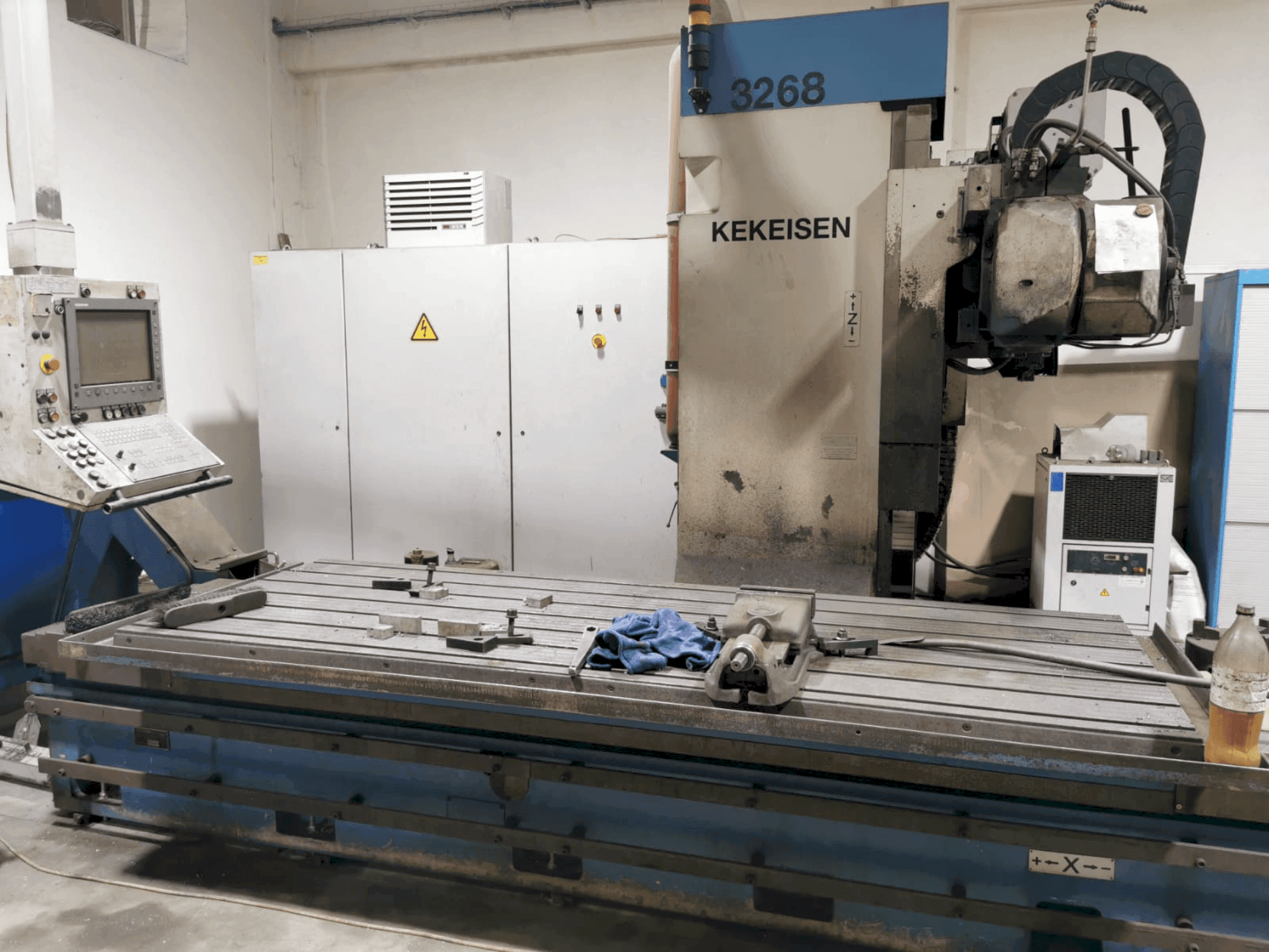 Vista frontale della macchina Kekeisen KEKEISEN UBF 2500