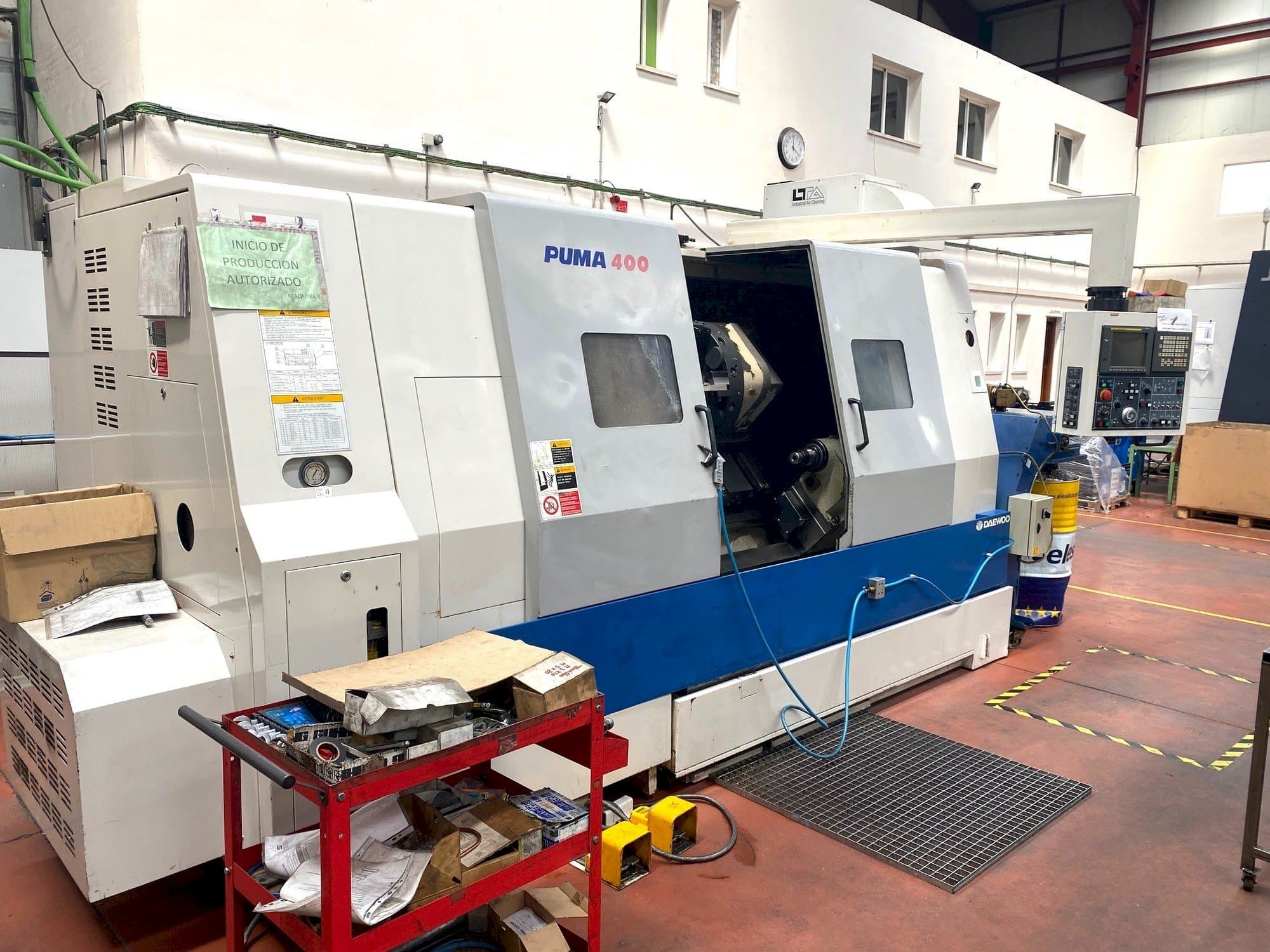 Vista frontale della macchina DAEWOO PUMA 400
