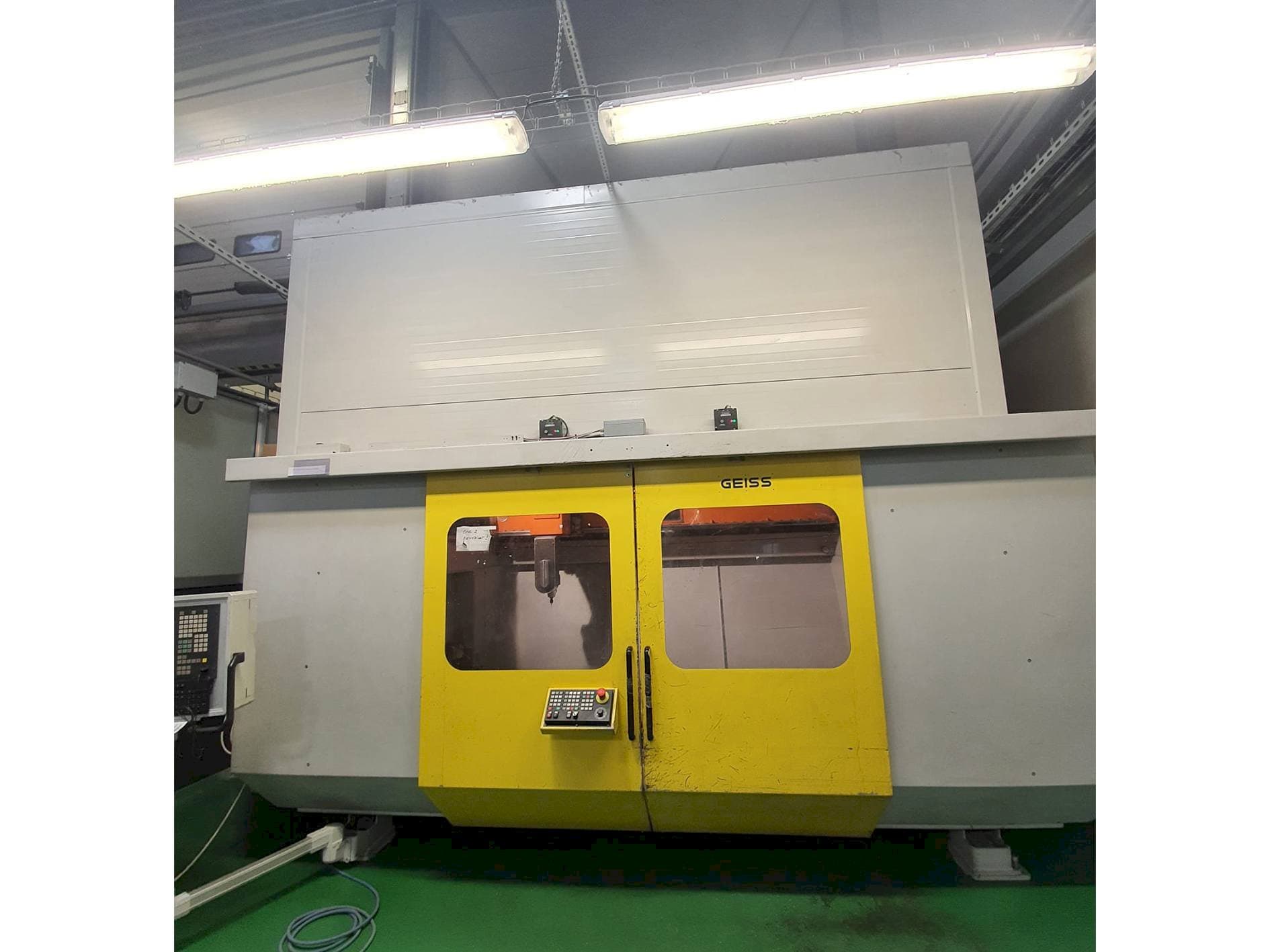 Vista frontale della macchina GEISS FZ 2000x1000 ECO