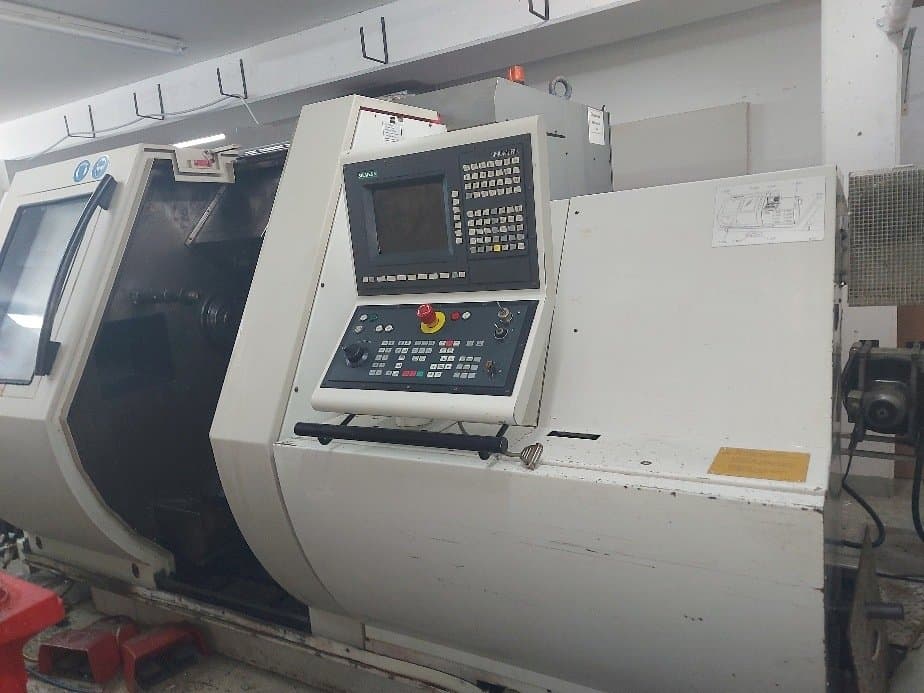 Vista frontale della macchina Gildemeister MF Twin 65