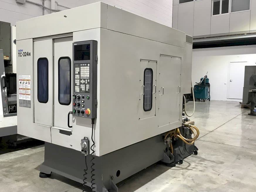 Vista frontale della macchina Brother TC 324N