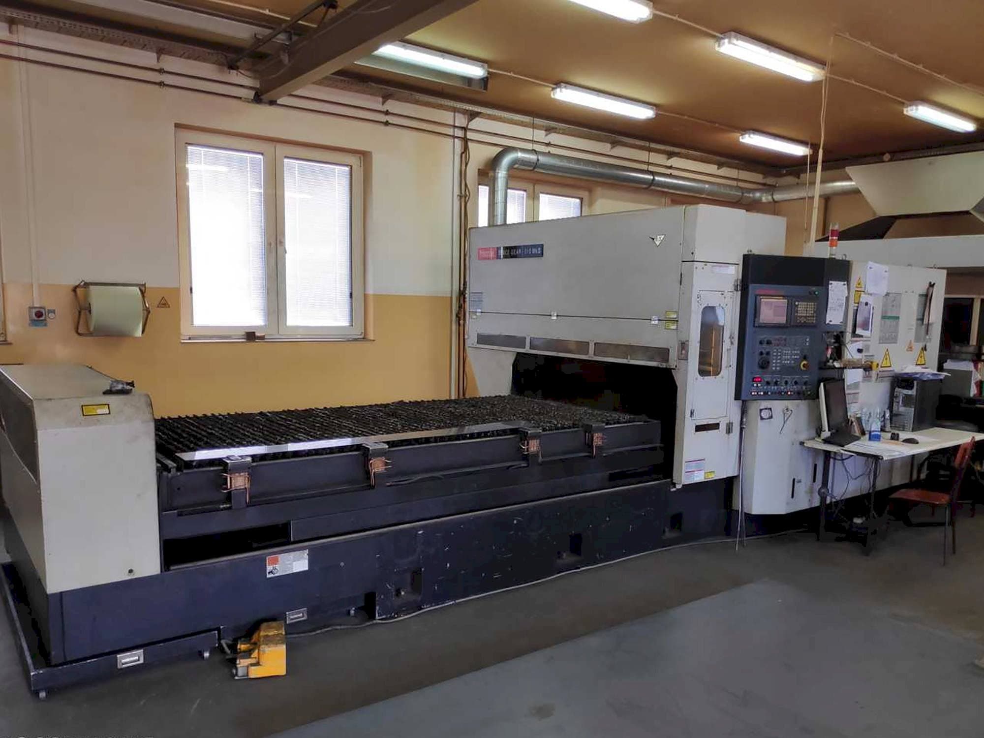 Vista frontale della macchina Mazak Space Gear 510 Mk II
