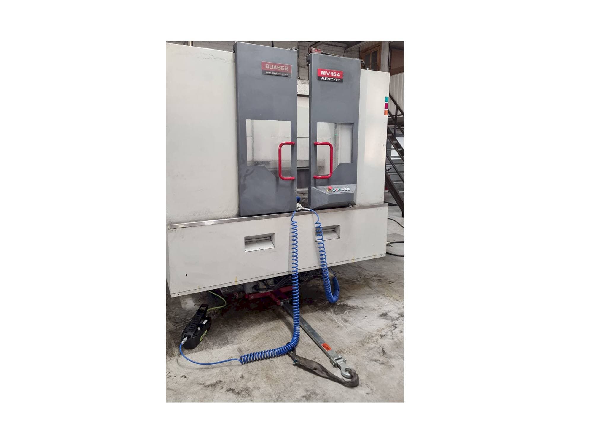 Vista frontale della macchina Quaser MV154APC/P12