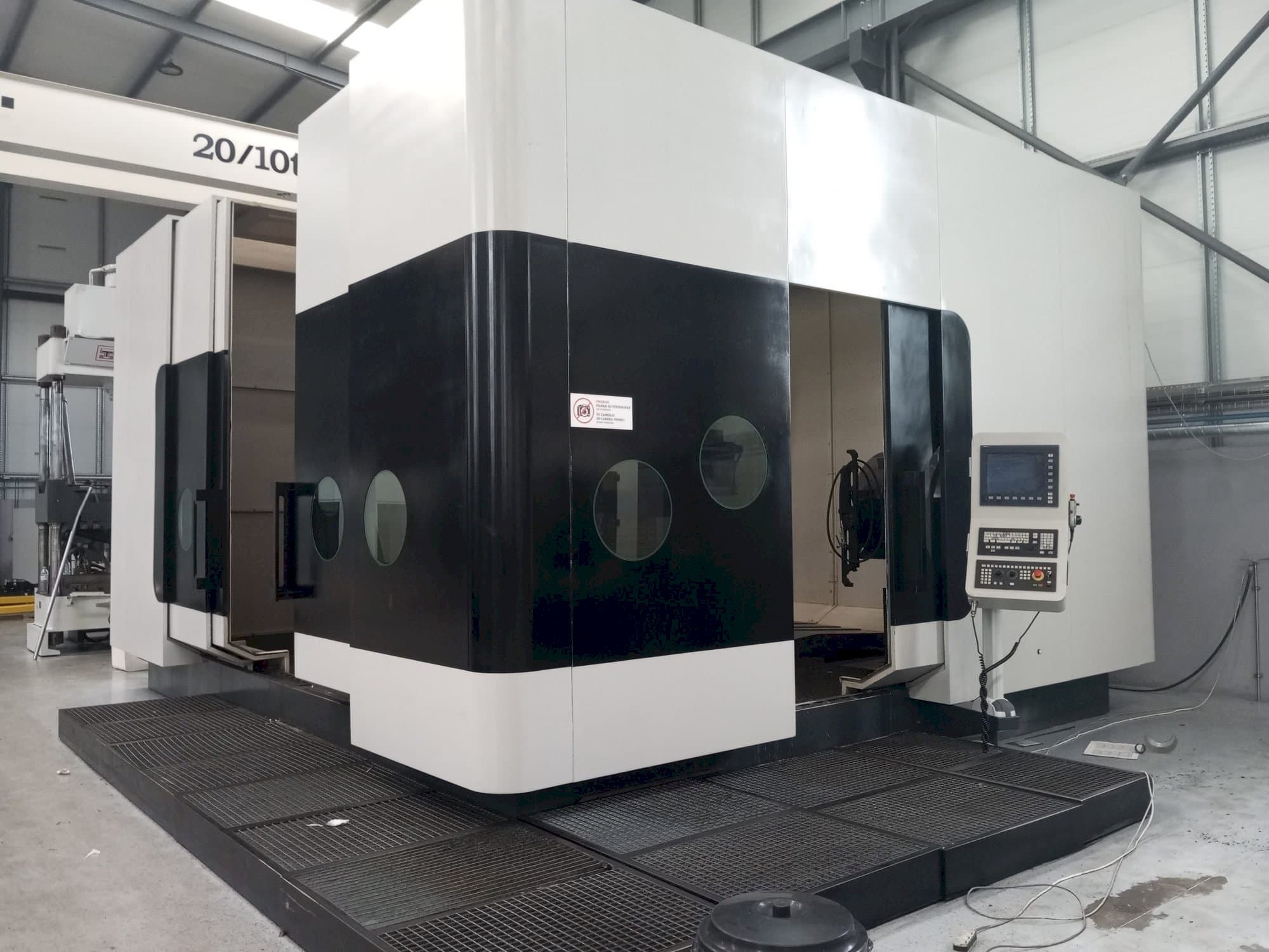 Vista frontale della macchina CHETO 3000