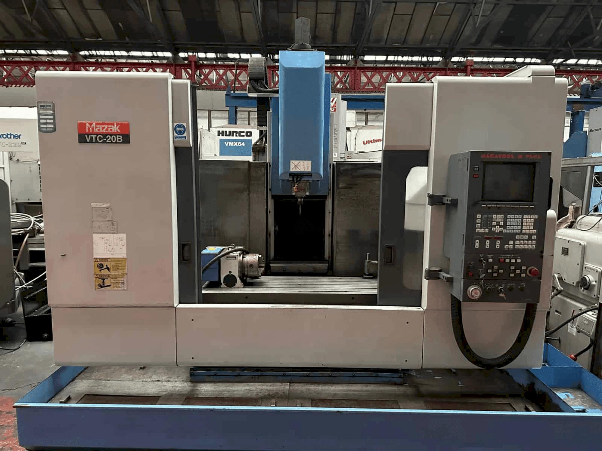 Vista frontale della macchina Mazak VTC - 20B