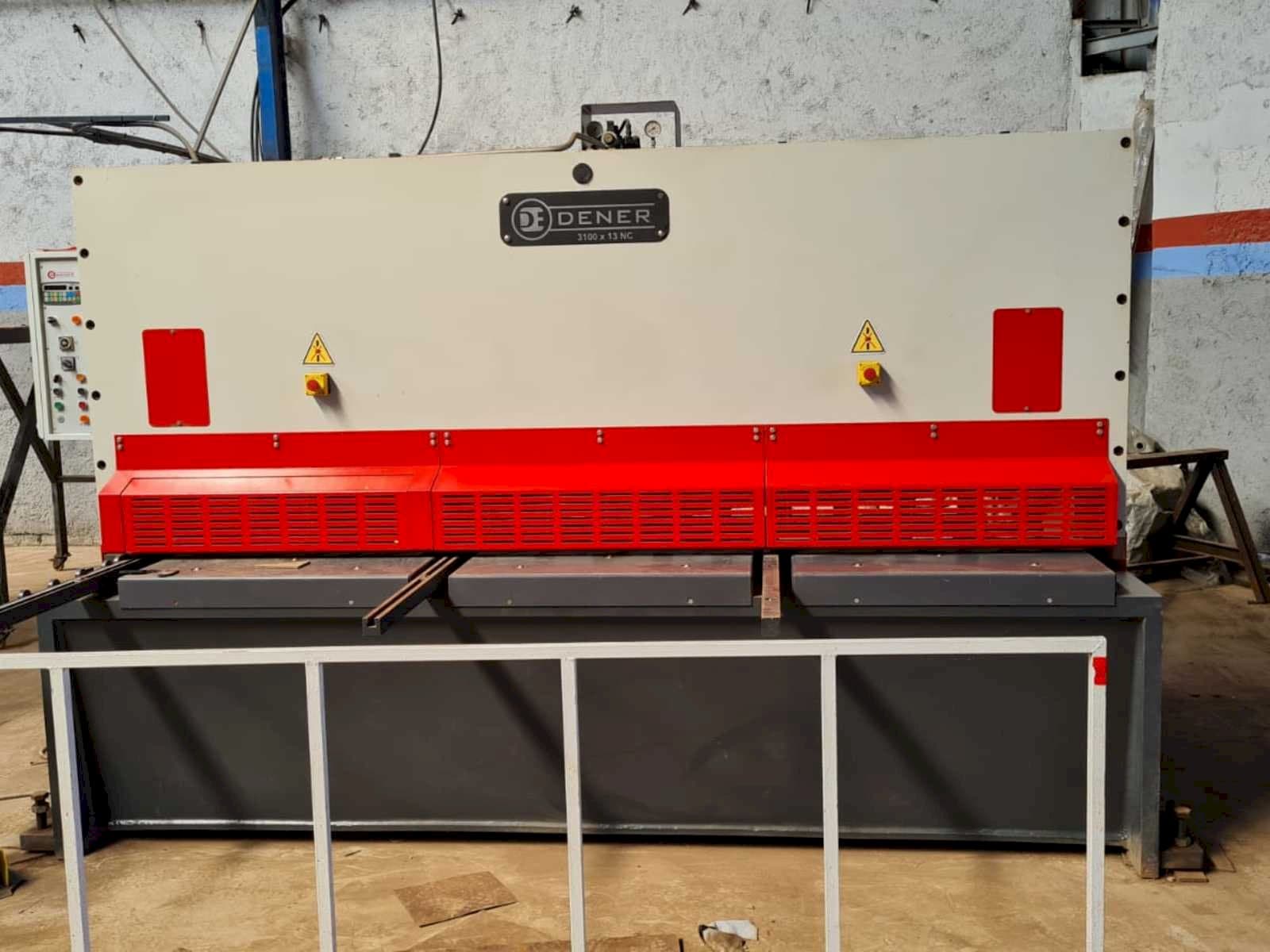 Vista frontale della macchina DENER BS 3013