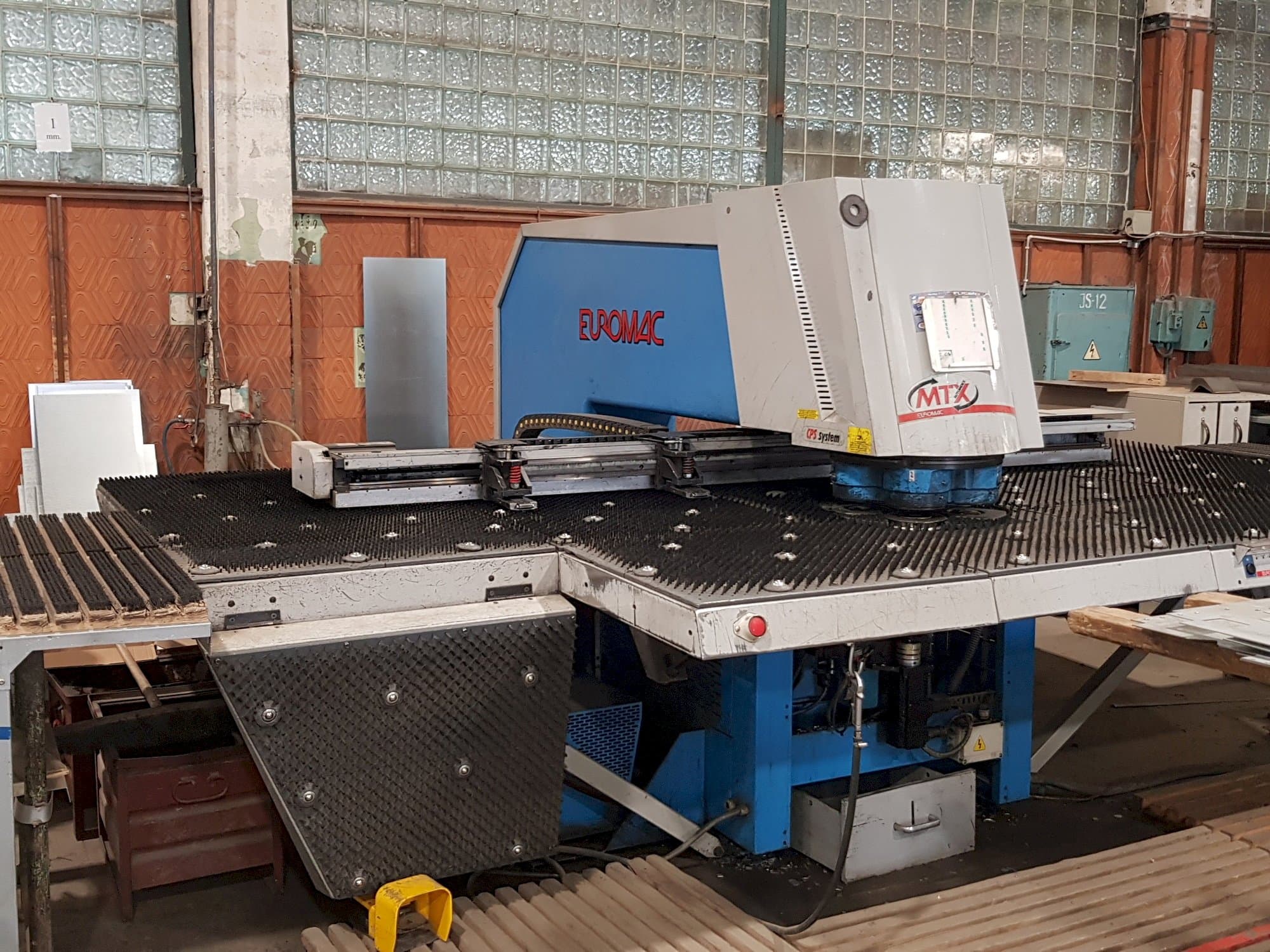 Vista frontale della macchina Euromac MTX 1250/30-2000