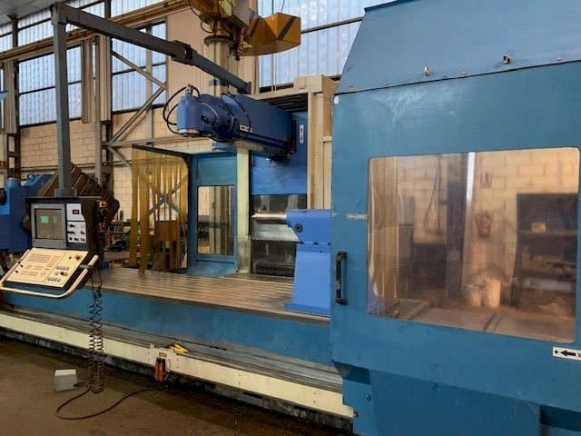 Vista frontale della macchina Nicolas Correa A-30/50