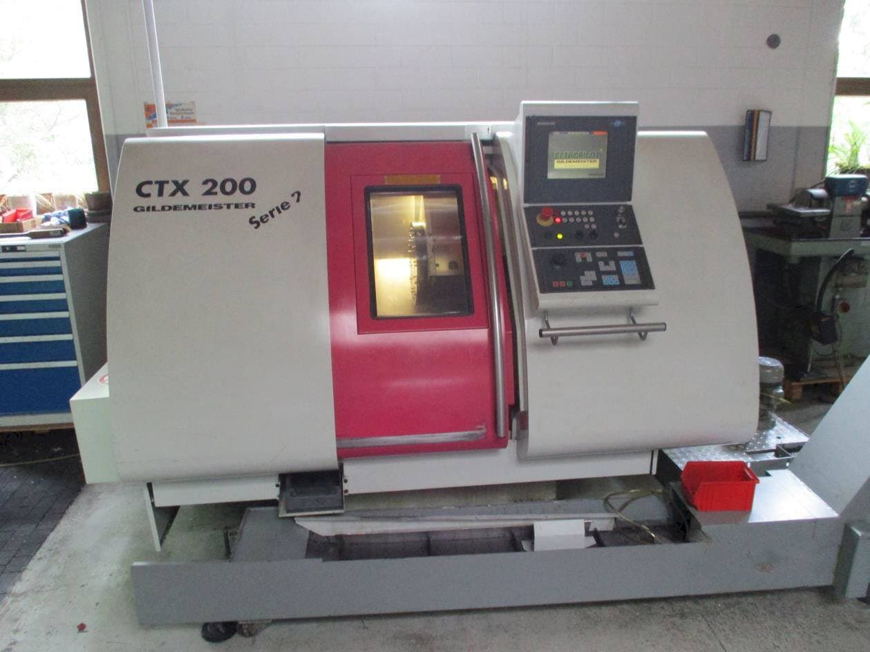 Vista frontale della macchina Gildemeister CTX 200