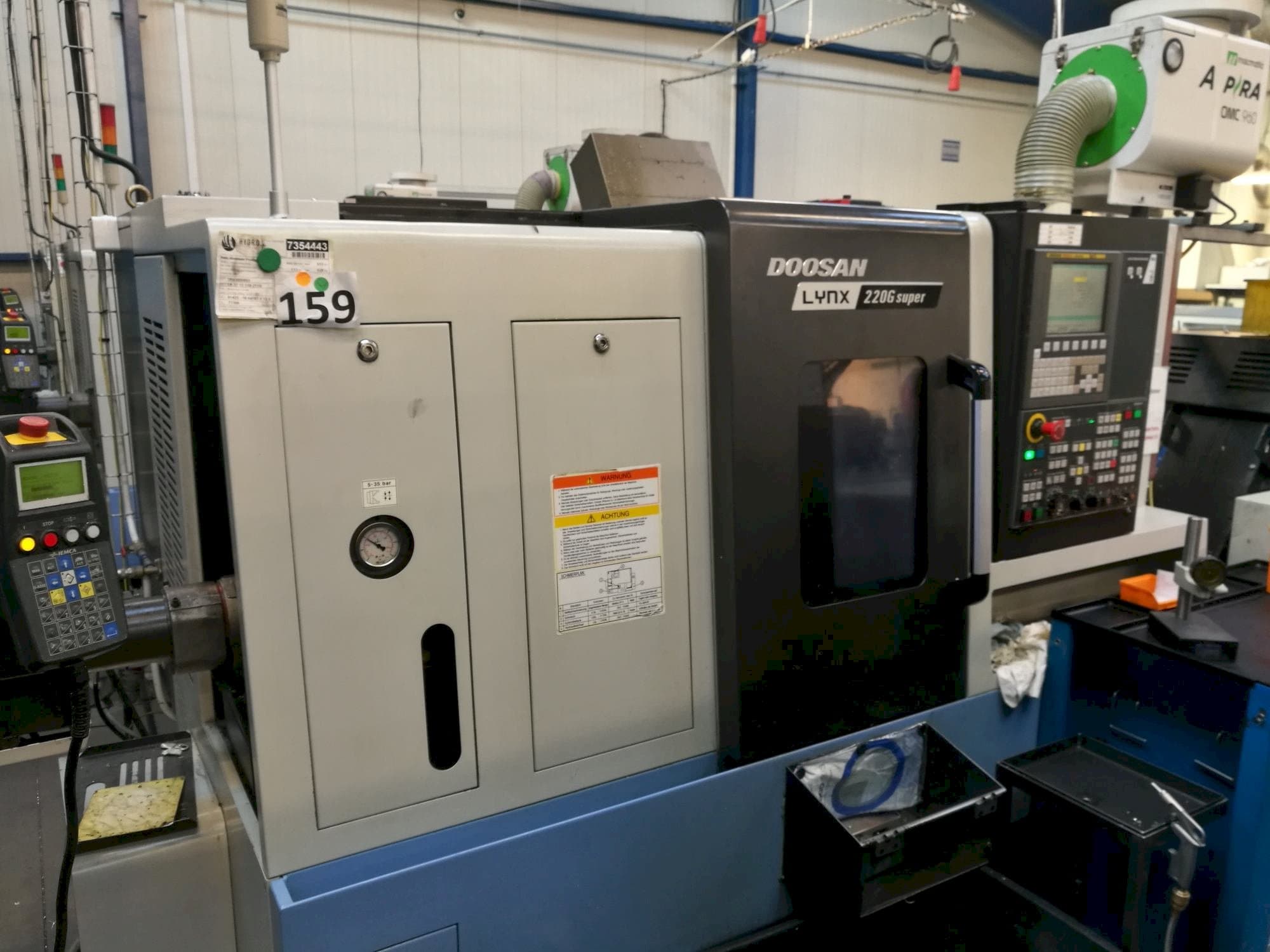 Vista lato sinistro della macchina Doosan Lynx 220GA