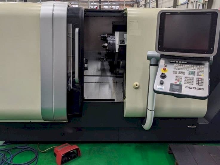 Vista frontale della macchina Gildemeister CTX Alpha 300