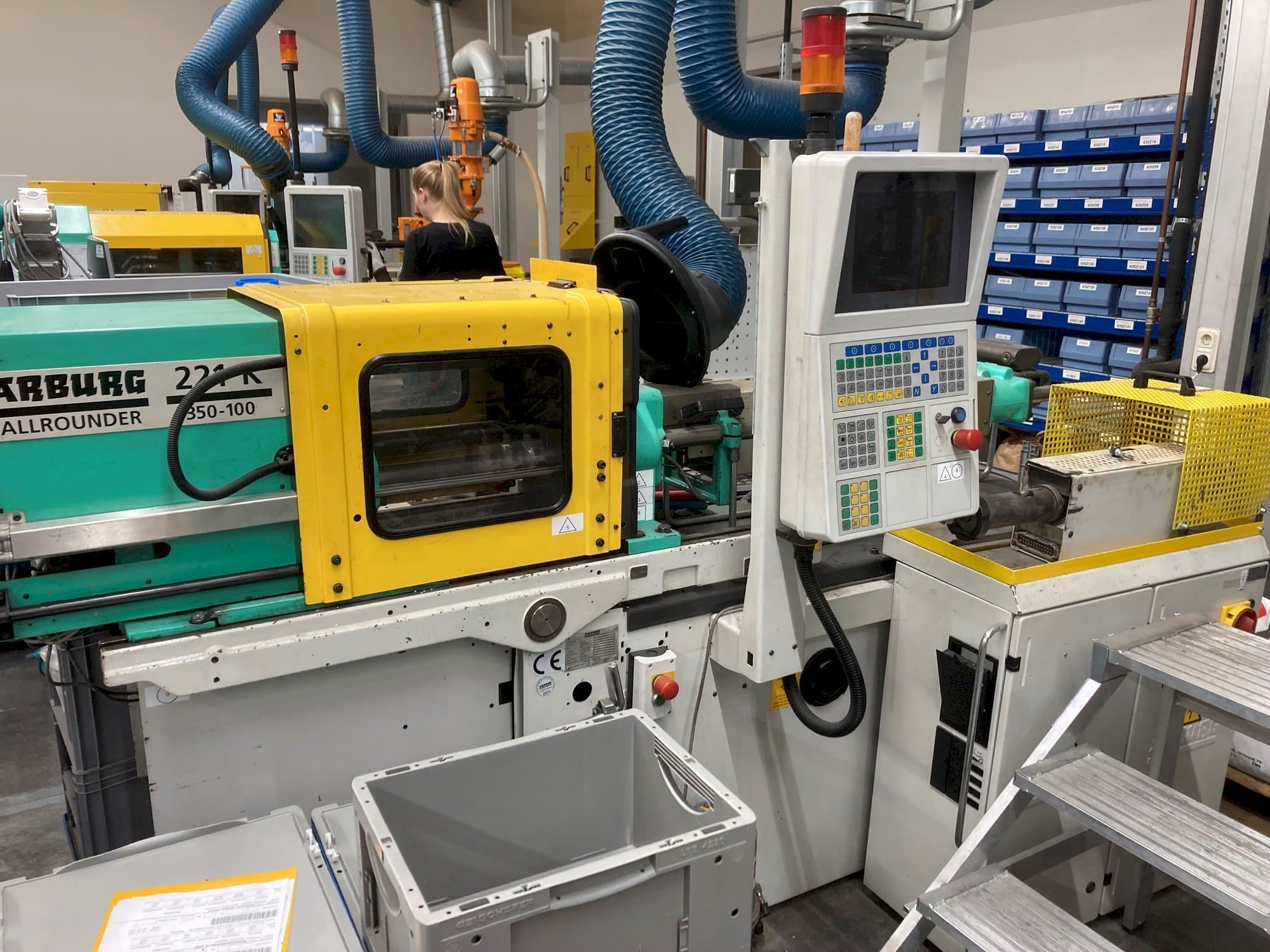 Vista frontale della macchina Arburg 221 K 350-100U