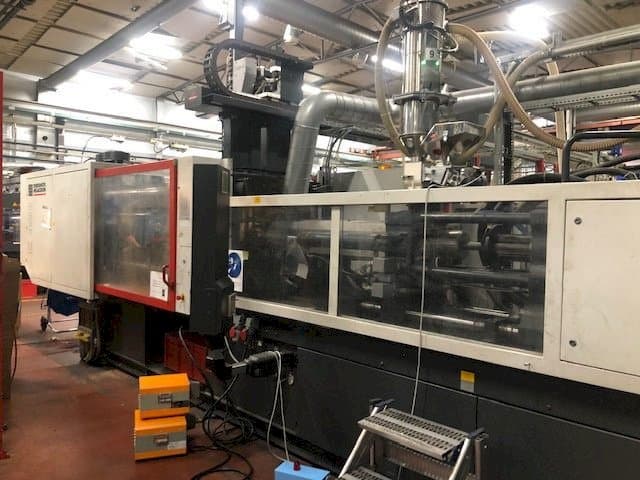 Vista frontale della macchina FERROMATIK MILACRON K320