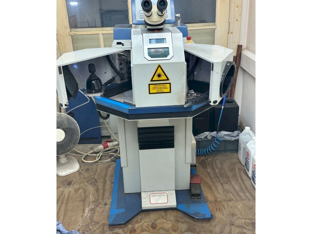 Vista frontale della macchina ALPHA LASER ALV 150 SM