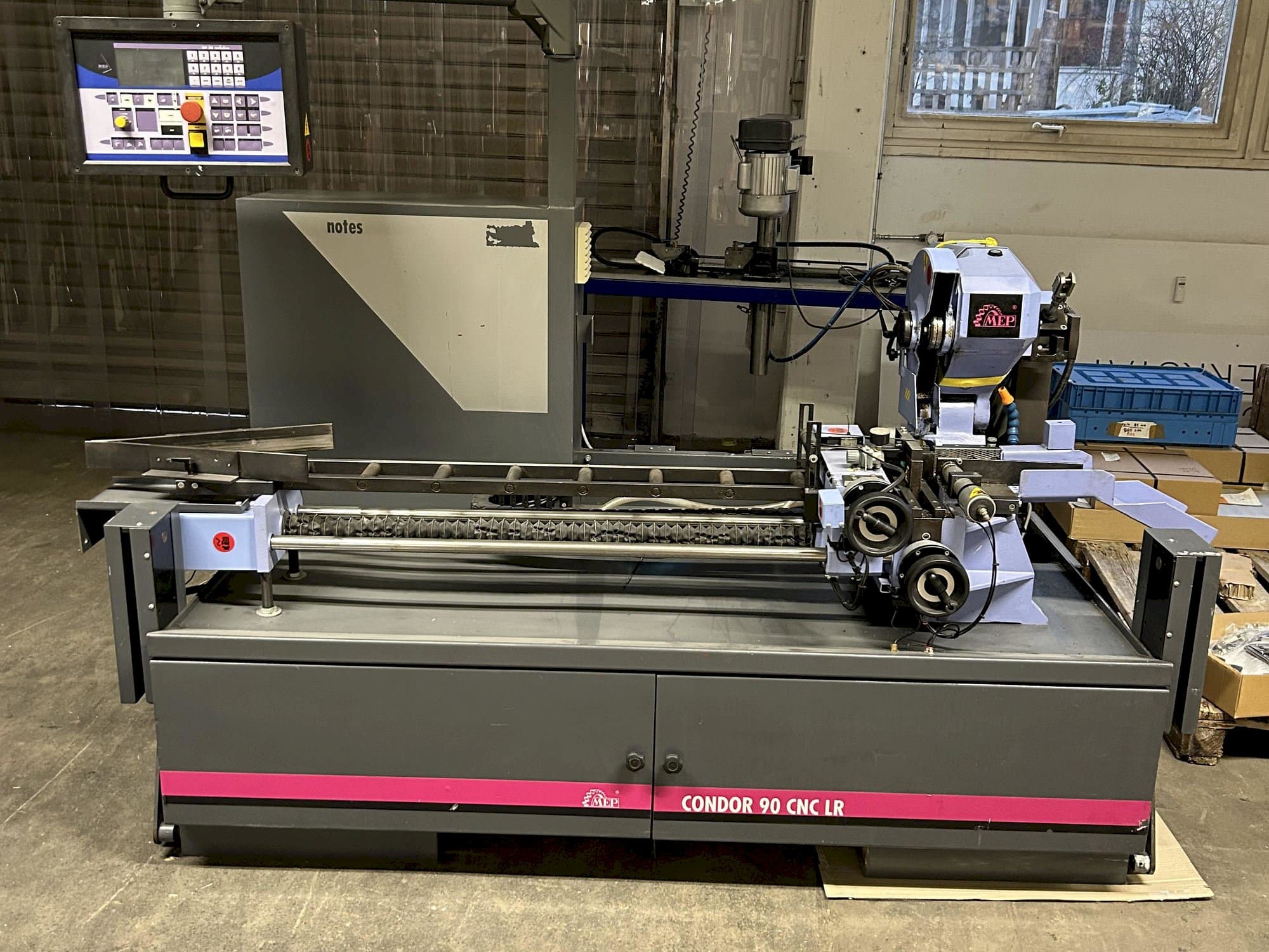 Vista frontale della macchina MEP Condor 90 CNC LR