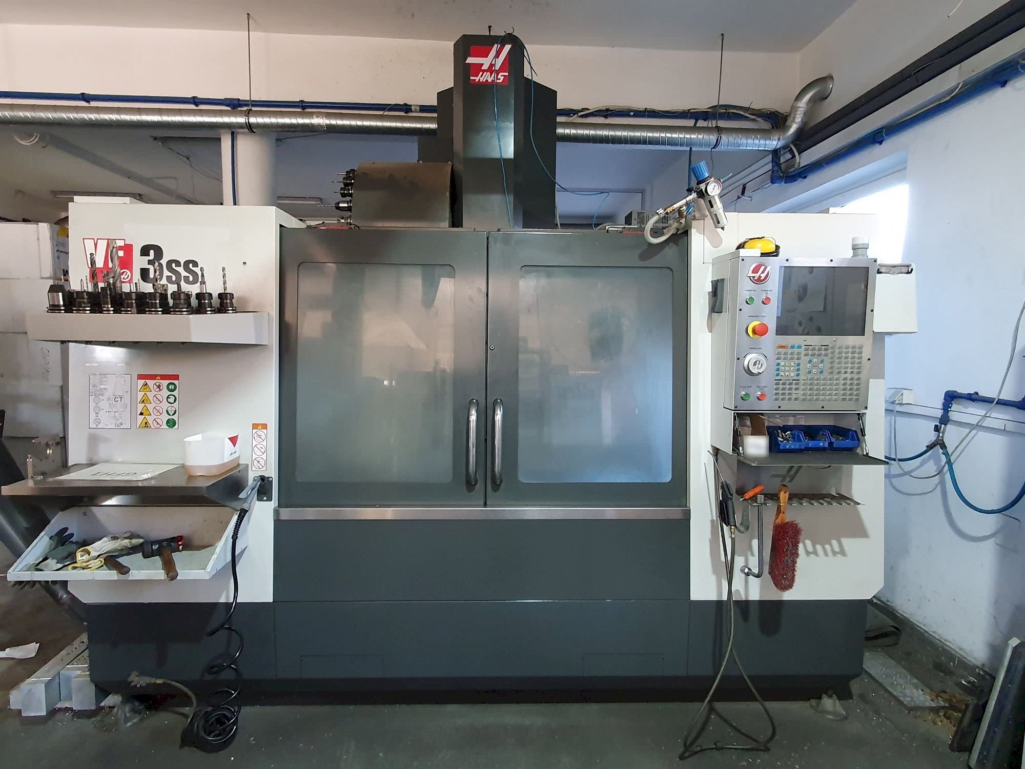 Vista frontale della macchina HAAS VF-3SS