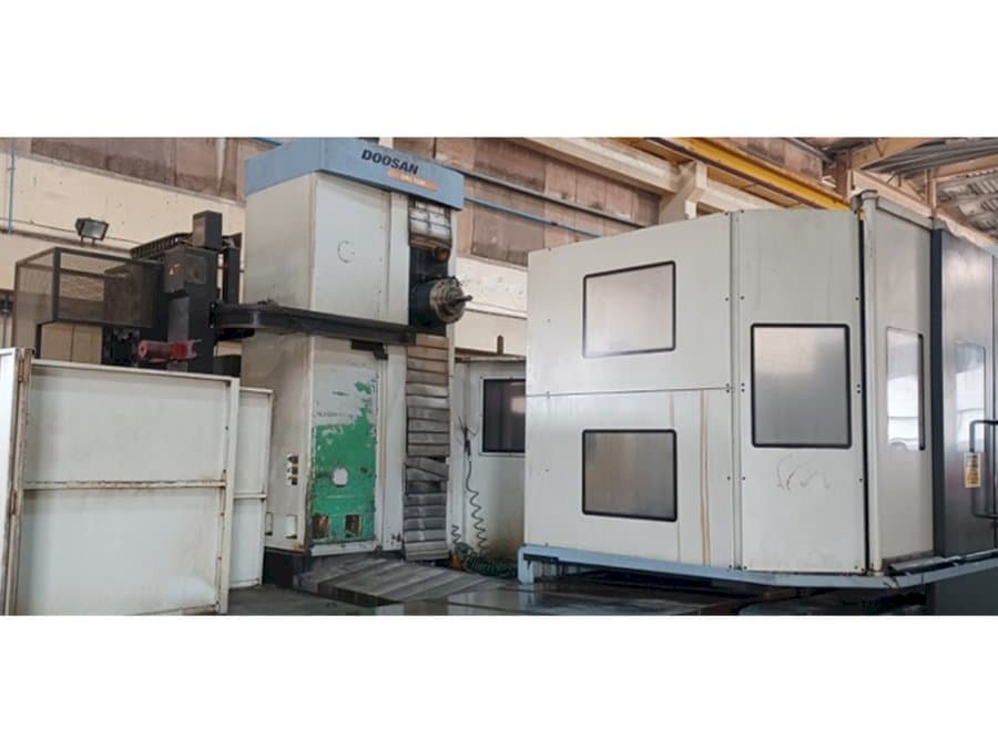 Vista frontale della macchina Doosan DBC 130P