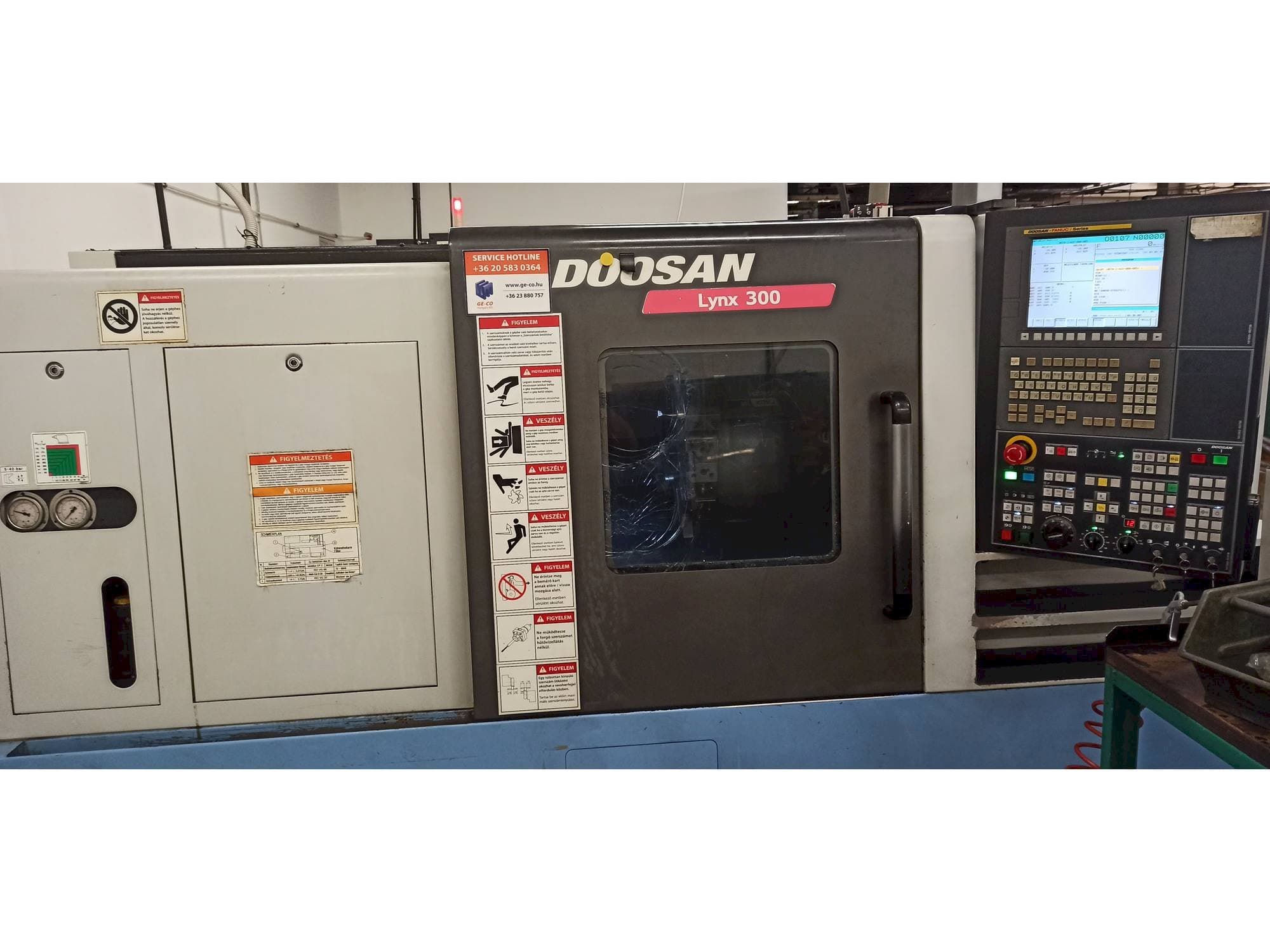 Vista frontale della macchina Doosan Lynx 300