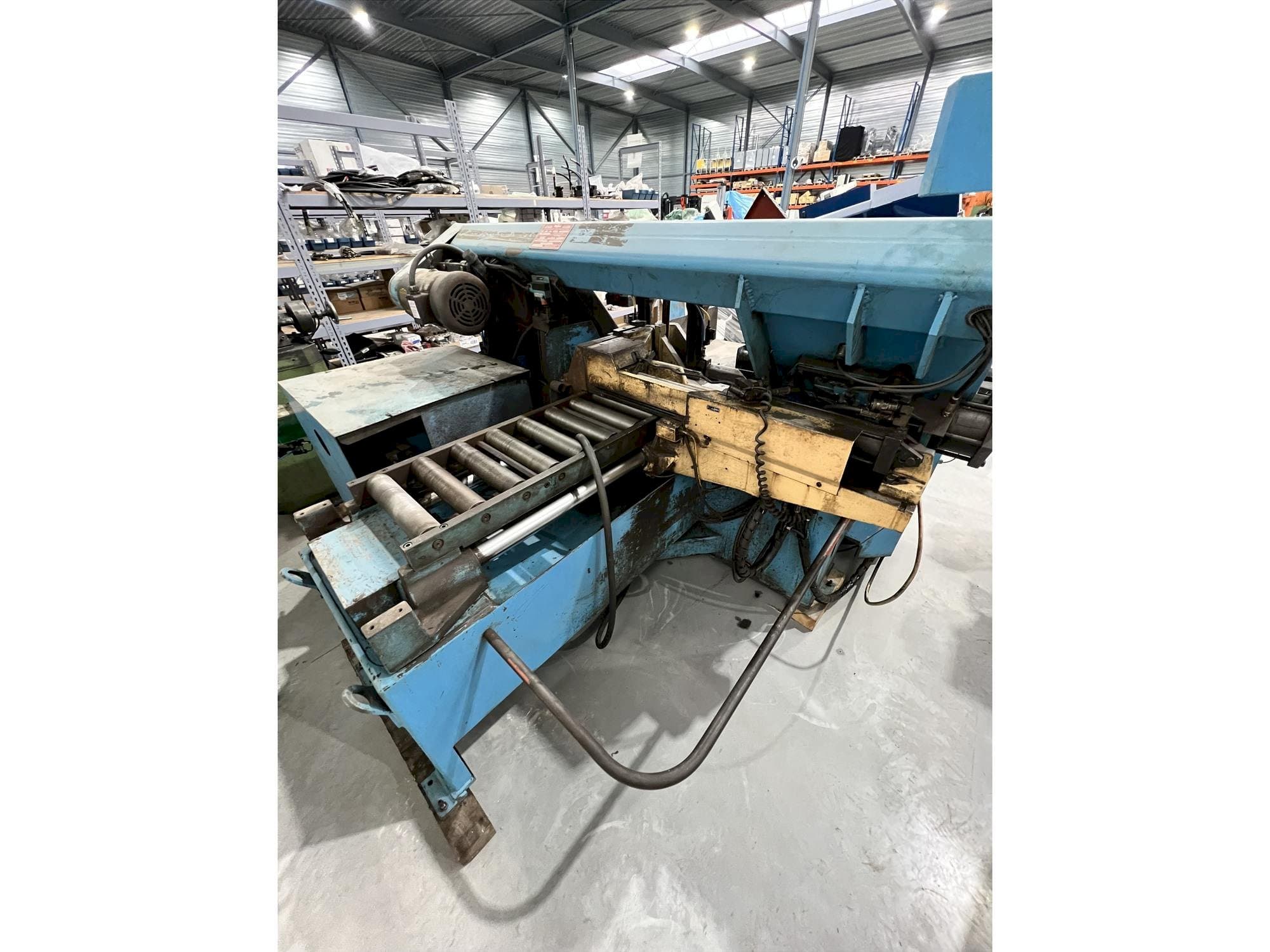 Vista frontale della macchina DoALL 3300NC