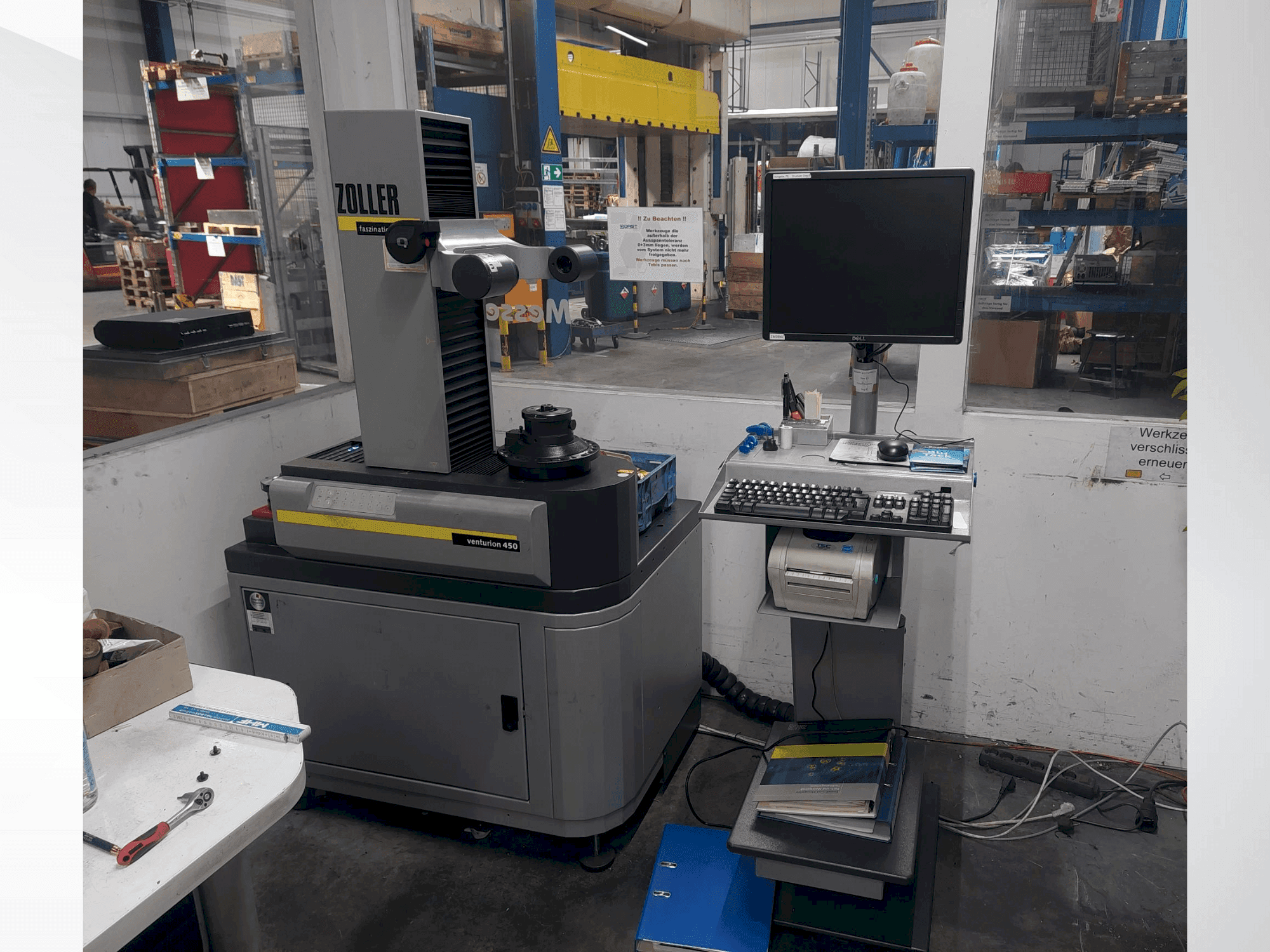 Vista frontale della macchina Zoller venturion 450