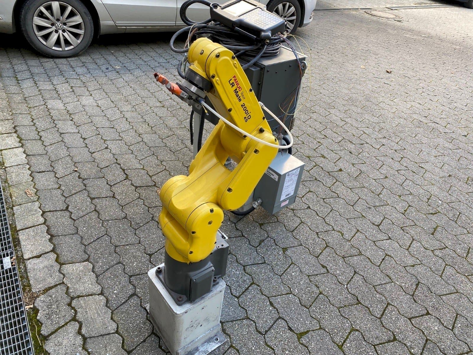 Vista frontale della macchina FANUC LR Mate 200iD/4S