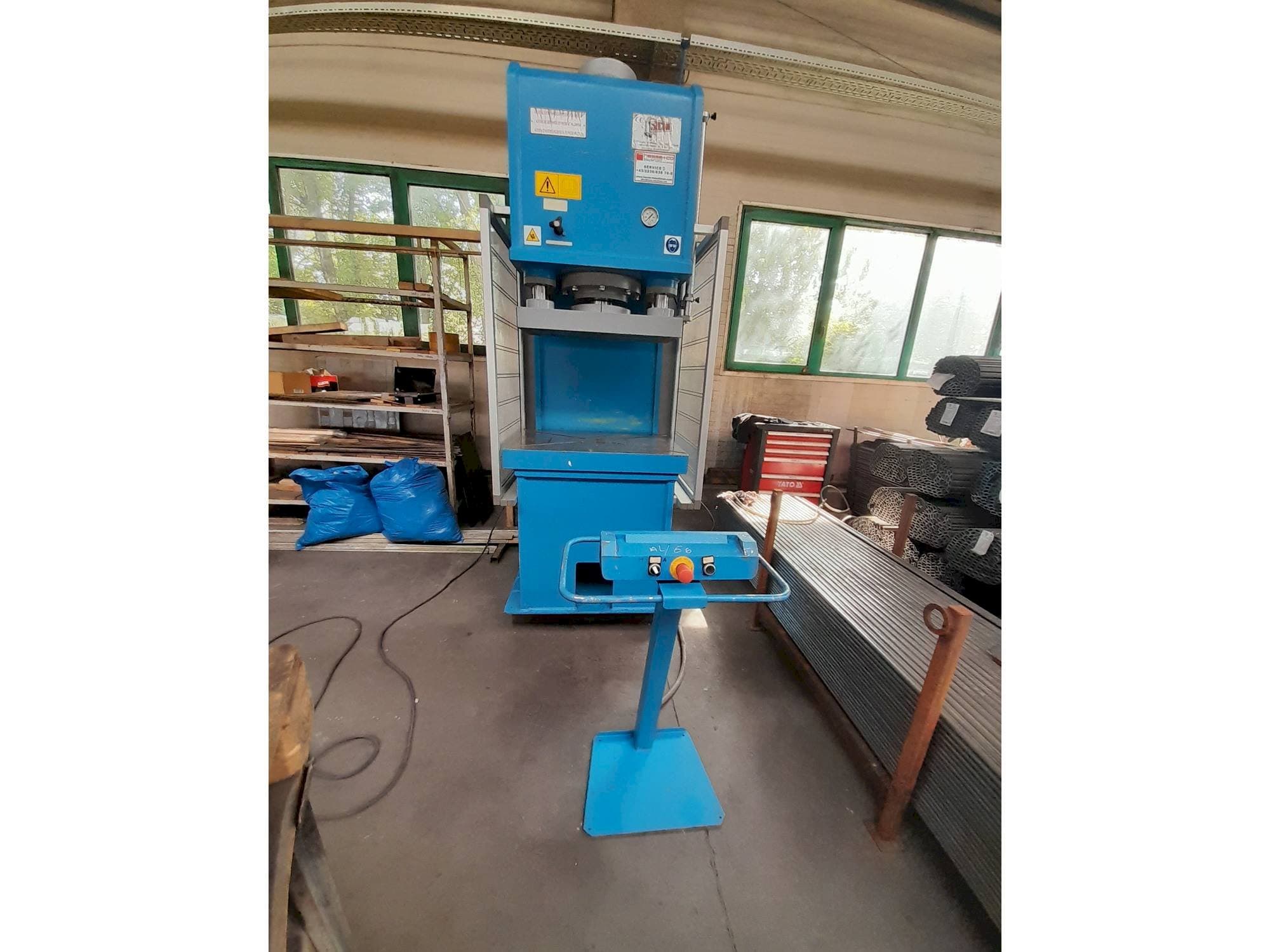 Vista frontale della macchina SICMI PCL 100 A